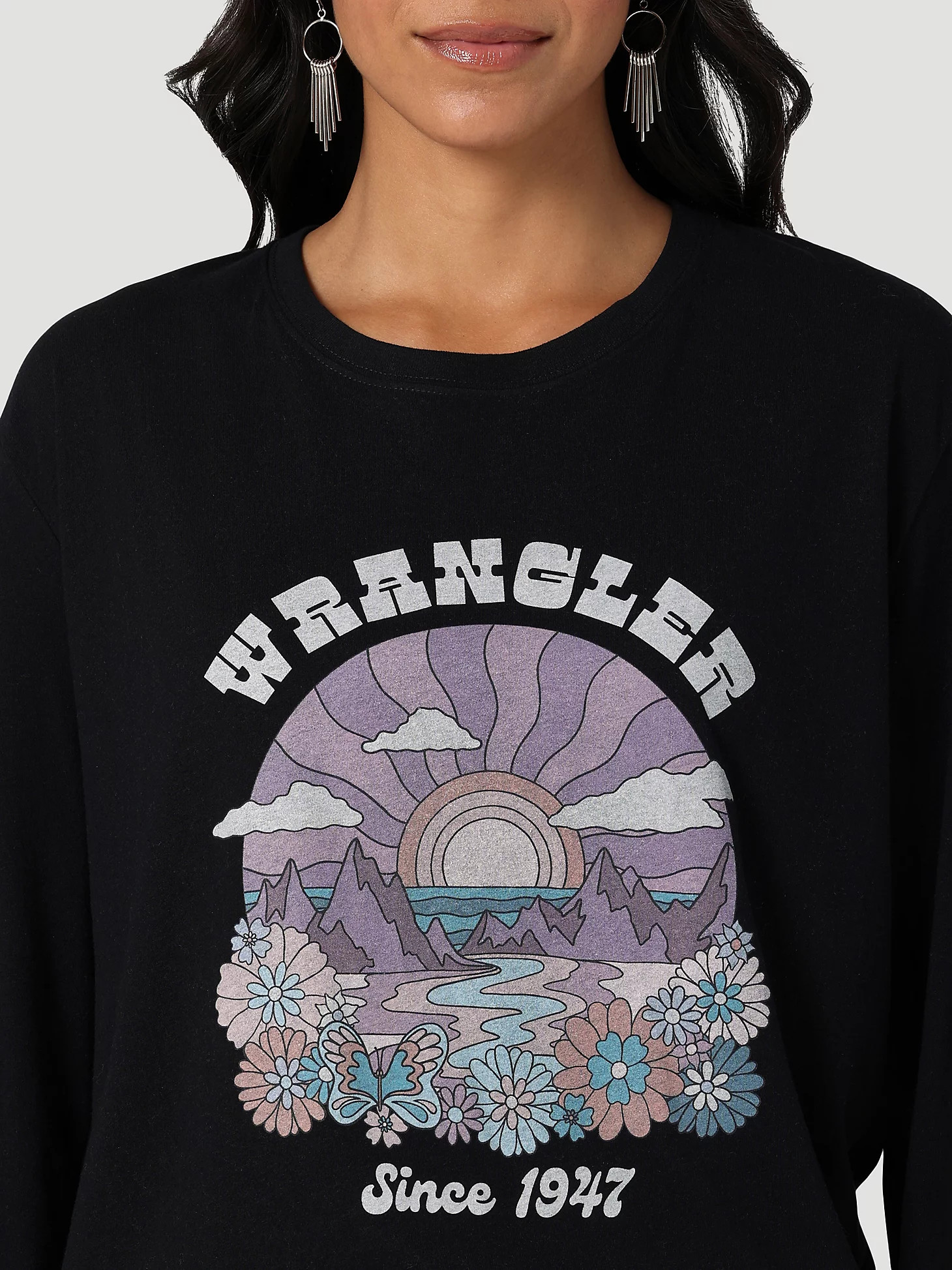 Women's Wrangler Wavy Sky Long Sleeve Boyfriend Tee in Jet Black | Wrangler