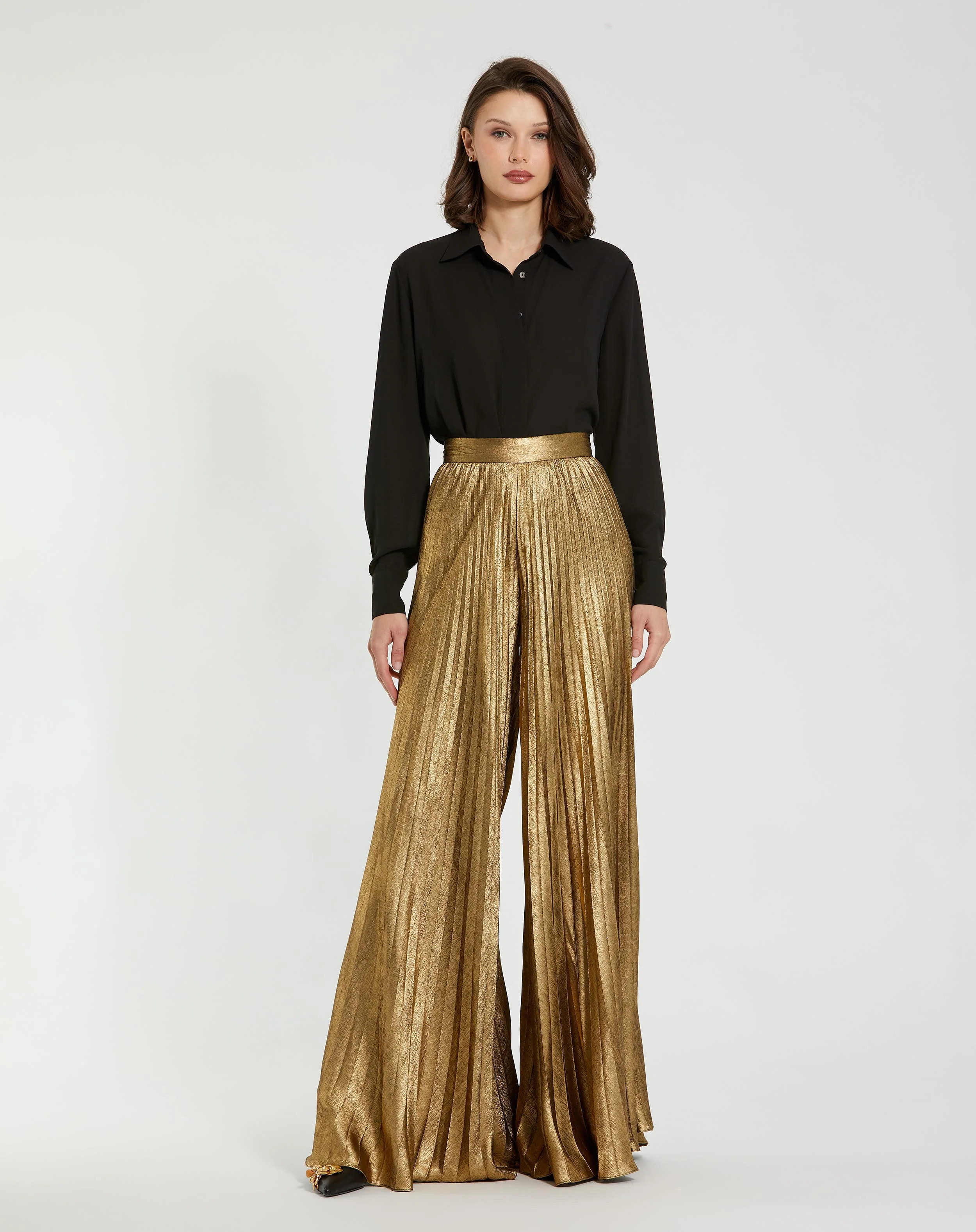 Metallic Lamé Pleated Wide Leg Pant | Mac Duggal