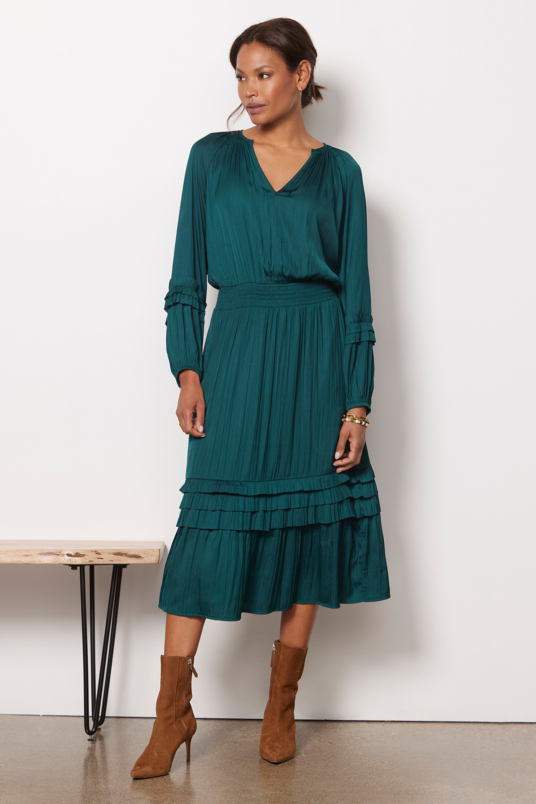 EVEREVE Ainsley Long Sleeve Satin Dress | EVEREVE | Evereve