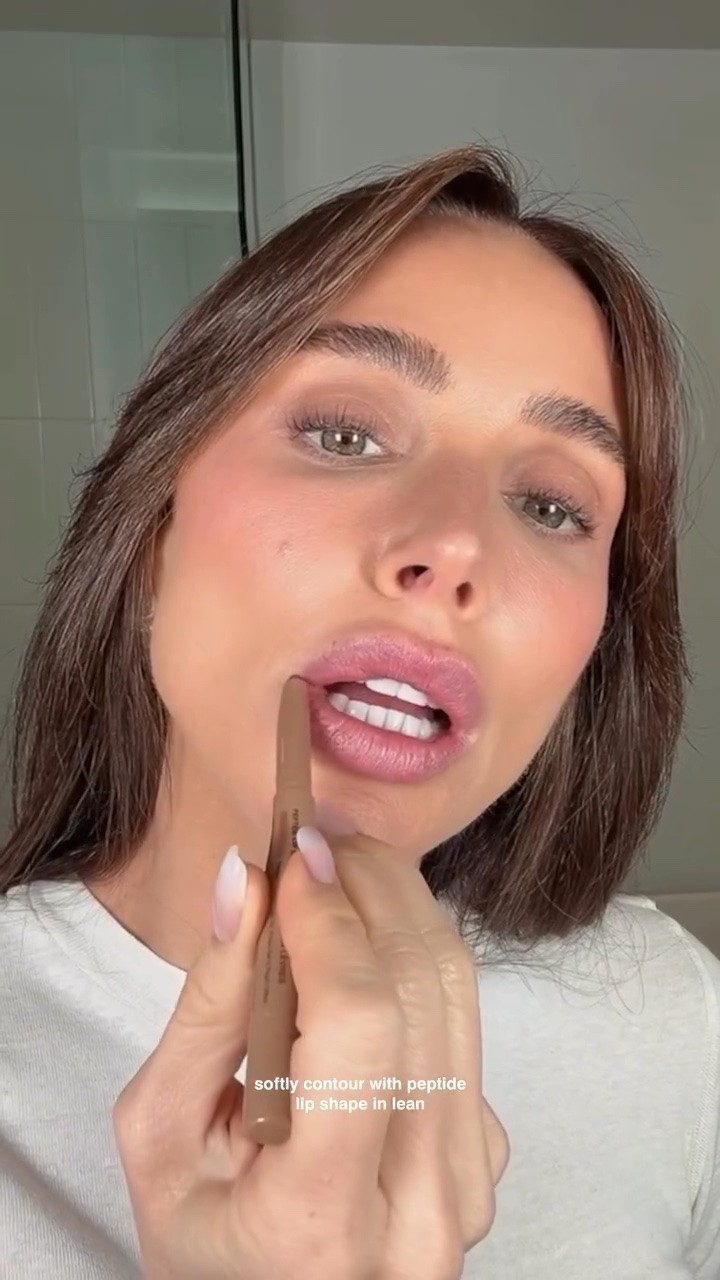 Hailey Bieber's celebrity Makeup artist Mary Phillips shows exactly how to get Haley's signature lip combo ￼

#LTKgrwm
