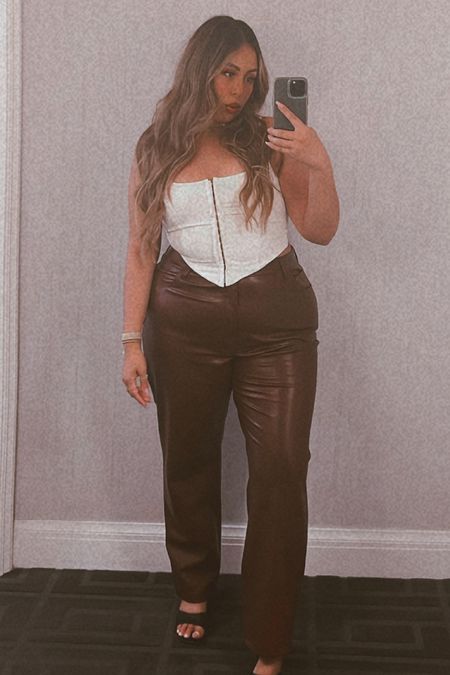 Leather pants, fall outfit inspo 

#LTKSeasonal #LTKstyletip #LTKHoliday