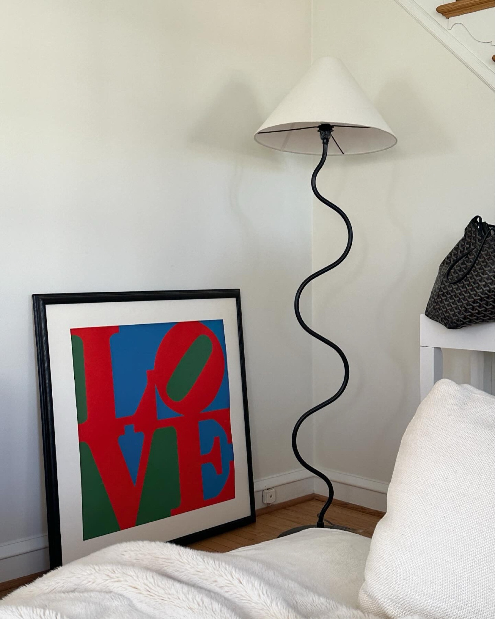 A different twist on a fundamental 〰️💡 #floorlamp #design #interiordesign #details #lightfixtures #home

#LTKhome