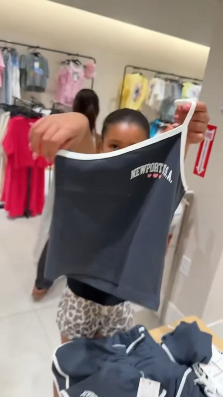Come with us to Zara!! They have the cutest clothes for girls! 

Zara haul / Zara girls / tweens / fashion / Zara girls fashion / shopping / haul / Zara haul / shopping video 


#LTKFindsUnder50 #LTKKids #LTKStyleTip