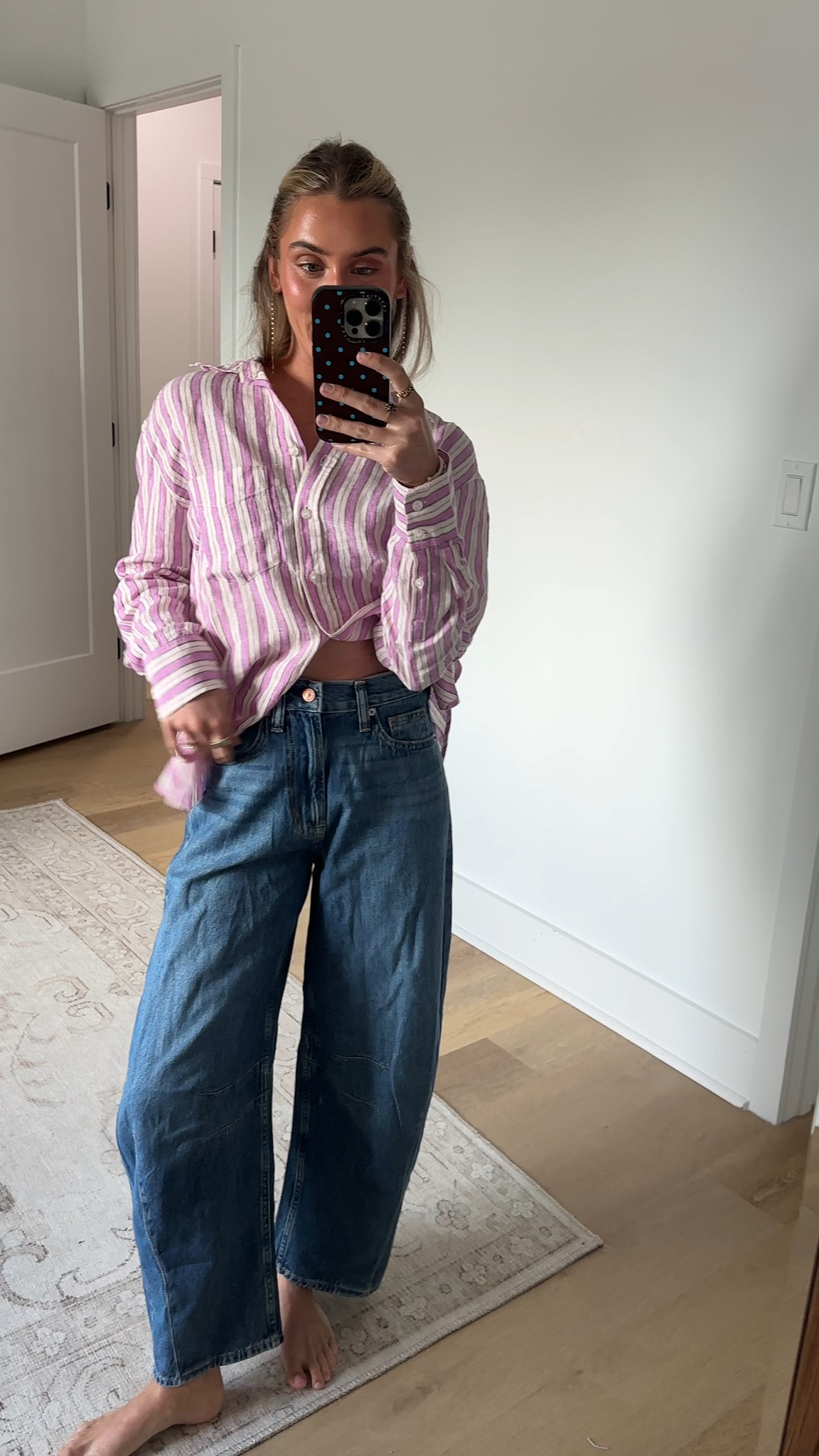 Gap size 24/00 horseshoe jeans. An exaggerated U-shaped leg unlike anything in your denim collection.
In rigid denim.
Cut with a loose, curved leg.

#LTKootd #LTKSaleAlert #LTKSeasonal