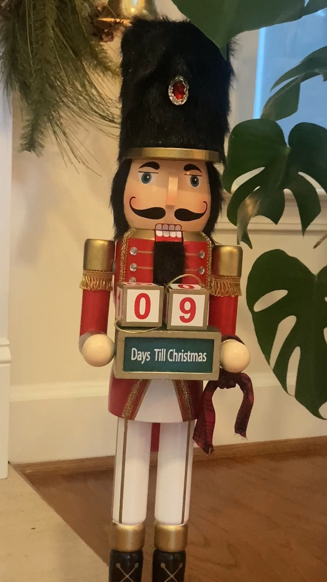 9 days until Christmas!

Mine is no longer available, but I linked a similar product!

#christmasdecoration #nutcracker #christmas

#LTKHoliday #LTKHome