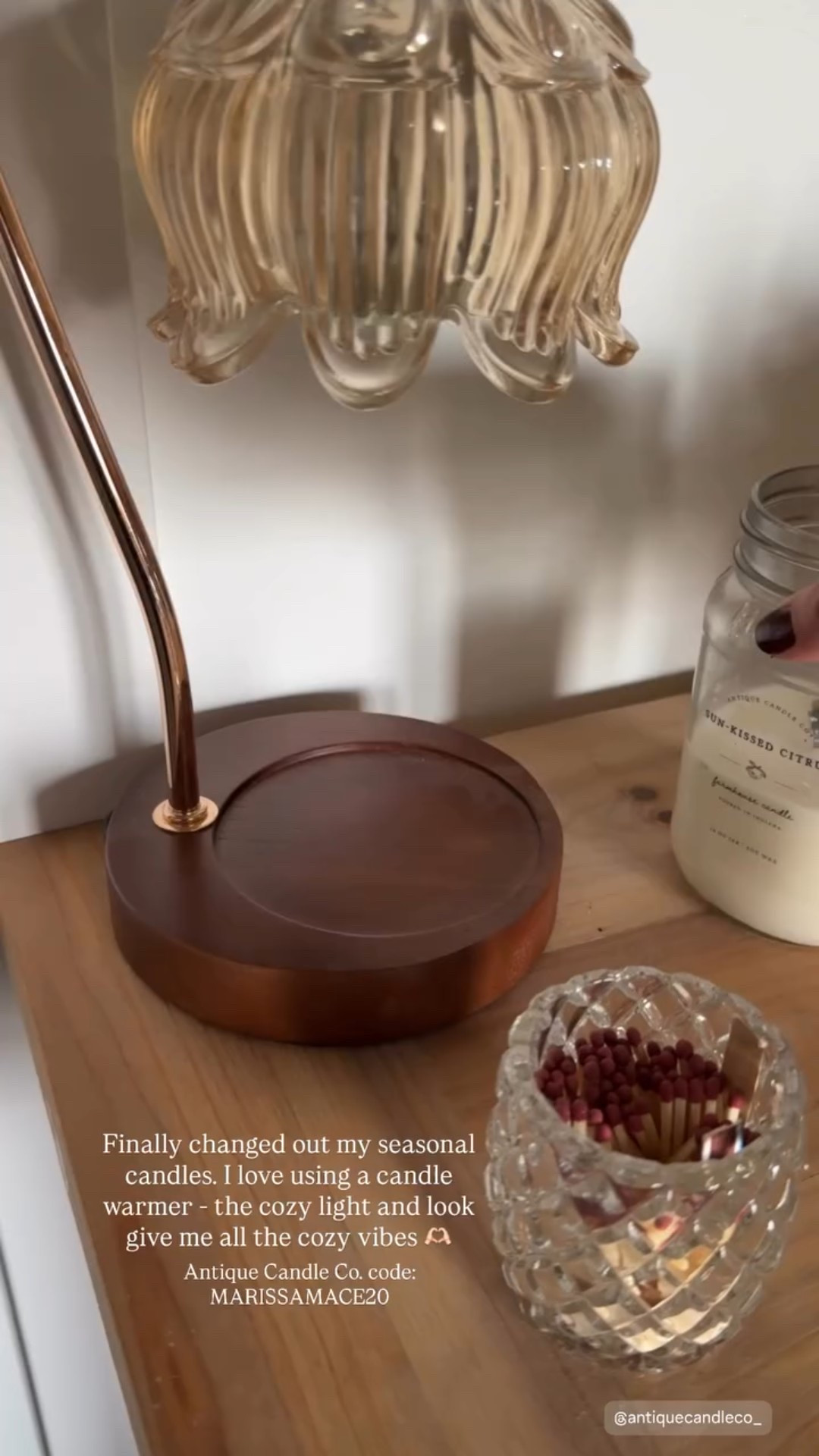 Finally changed out my seasonal candles. I love using a candle warmer - the cozy light and look give me all the cozy vibes 🫶🏻 Antique Candle Co. code: MARISSAMACE20