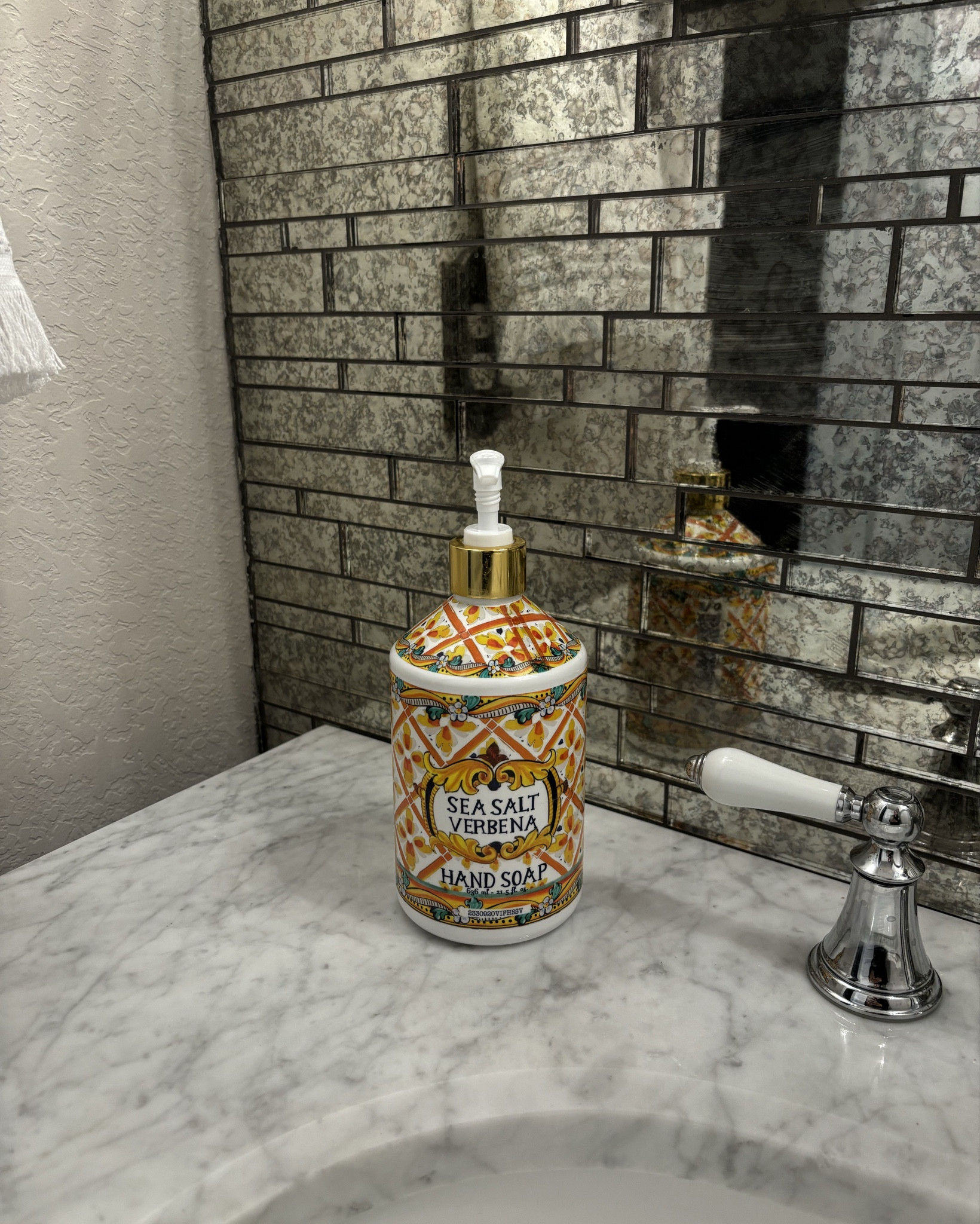 this hand soap bottle is giving Dolce 