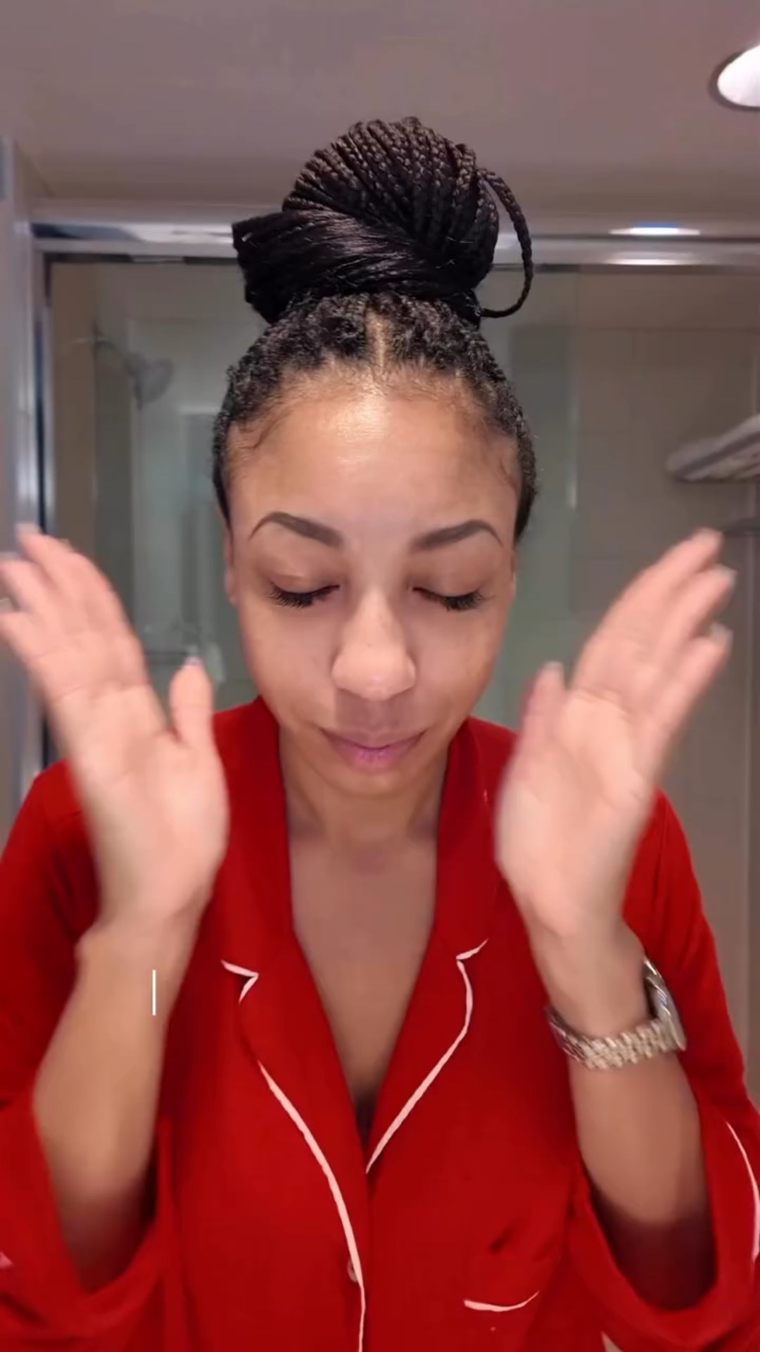 No eyeshadow palette? No problem. We made it work!

After a one day “layover” at home, it was inevitable that I’d forget to re-pack something. Luckily I did have some liquid eyeshadows and eyeshadow sticks to hold me down. 

What’s the one makeup product you must have in your travel bag? Let me know in the comments.

What I used… all linked in my #LTK: 
@jamaicanmangoandlime Braiding & Setting Mousse
@itcosmetics Bye Bye Under Eye Bags
@onesize Oil Sucker Primer 
@narsissist Radiant Creamy Concealer (Sucre D’orge)
@bobbibrown Weightless Skin Foundation (Golden)
@makeupbymario SoftSculpt Contour Stick (Dark)
@patmcgrathreal Sublime Skin Concealer (M15)
@juviasplace Coffee Shop Liquid Eyeshadow (Caramel Malt)
@bobbibrown Dual Ended Cream Eyeshadow Stick 
@maccosmetics Skinfinish Sunstruck Bronzer (Medium Rosy)
@morphe2 Cheek Thrills (Blind Date)
@morphe2 Bake & Set Setting Powder (Translucent)
@maybelline Pro-Last Eyeliner (Blackest Black)
@maybelline Double Extend Mascara 
@charlottetilbury Airbrush Setting Spray 
@nyxcosmetics Line Loud Lipliner (Ambition Statement)
@fentybeauty Gloss Bomb Stick (Fenty Glow)
@maybelline Lifter Gloss (Stone)
@onesize Mattifying Setting Spray 

#beingjustmelody #makeuptutorial #makeuproutine #grwmmakeup #linkinbio #dstconvention2025