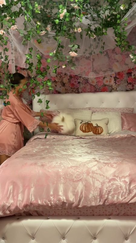 make my bed with me🌷🤍 #coquette #roomdecor #cottagecore #fairycore #princesscore #satinbedding 