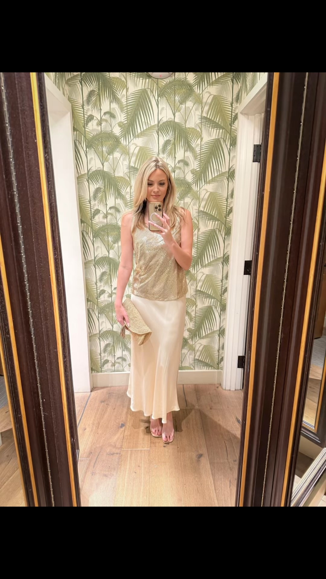 Holiday style, the Tommy Bahama way ✨ From coastal casual to evening glam — these new arrivals are giving resort chic meets holiday elegance. Each look flows effortlessly, whether you’re headed to a festive dinner, a winter getaway, or a beachside brunch.

I’m obsessed with how seamlessly these pieces transition from day to night — think luxe fabrics, soft silhouettes, and timeless details that never go out of style. 💫

holiday outfit inspo, resortwear fashion, coastal luxe, elevated basics, capsule wardrobe, resort glam, winter travel outfits