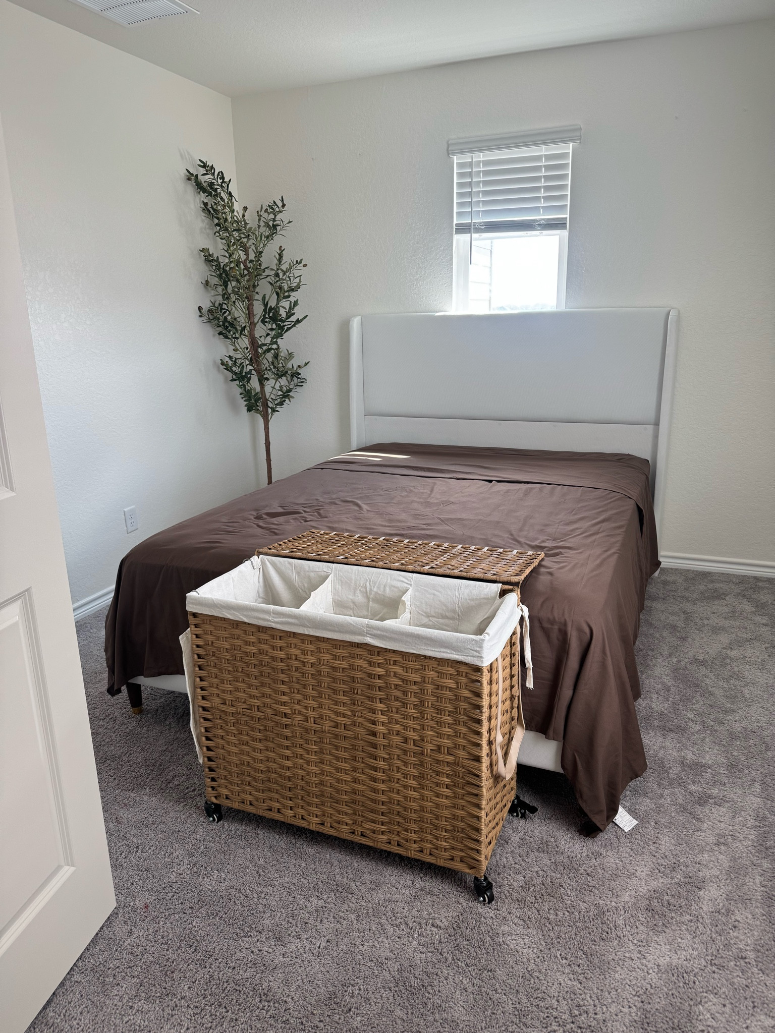 Guest room is coming together 😻🤎 #guestroom #homedecor #guestroomdecor #bedroomdecor #neutralhome #aesthetichome

#LTKHome