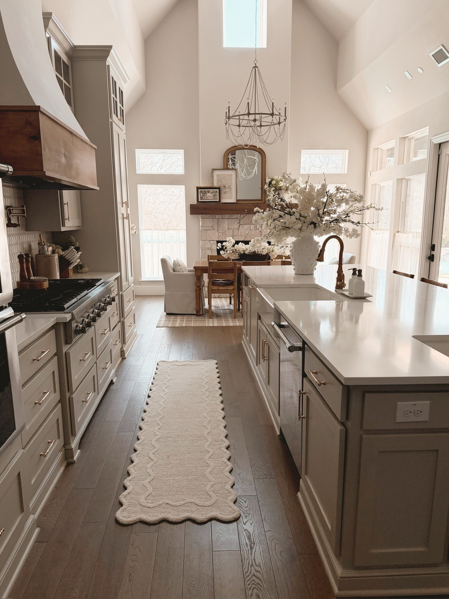 Our viral Stella rug is back in stock in all sizes!! Go snag one while they’re available!

#LTKSeasonal #LTKHome