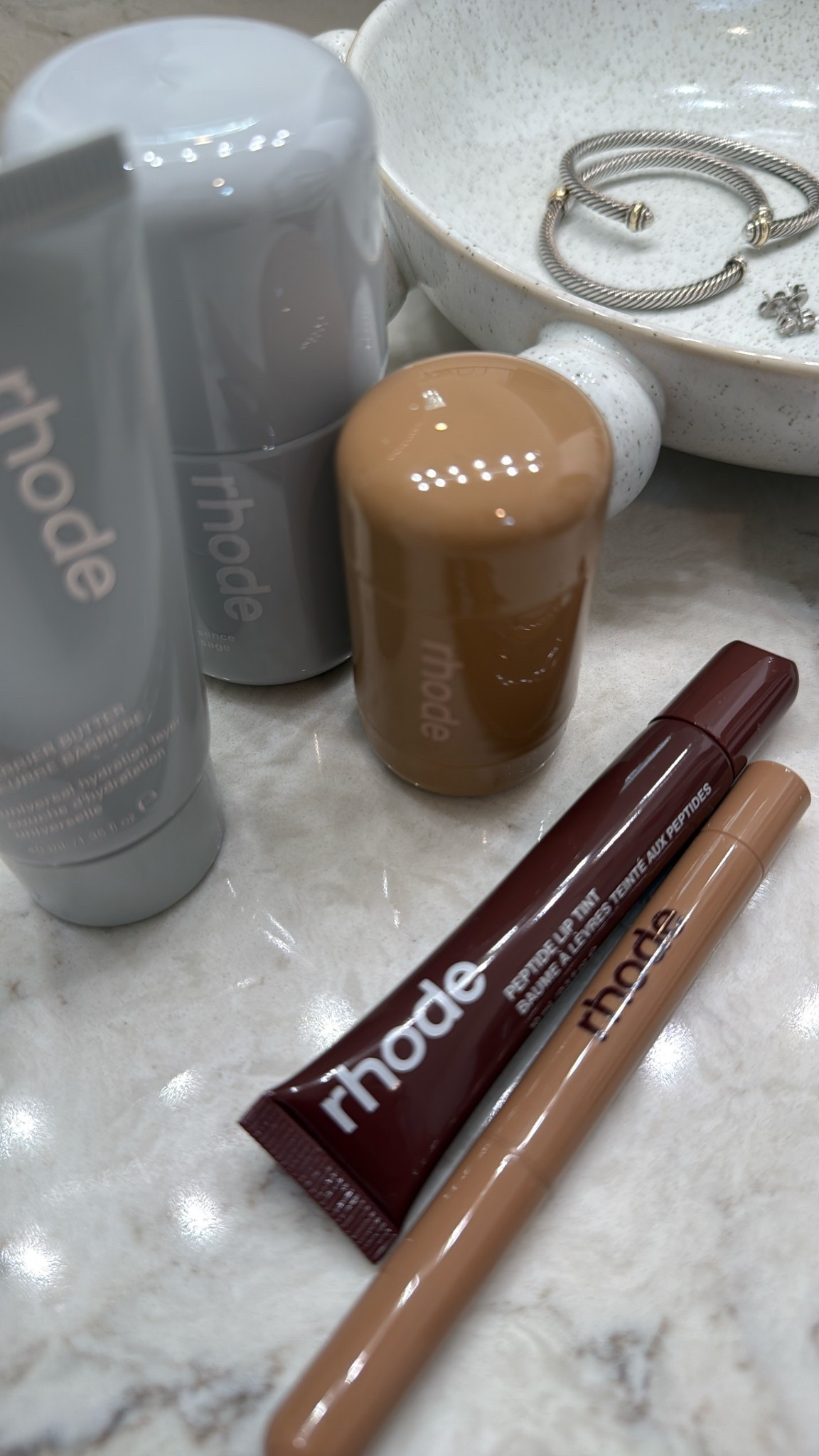 Rhode now at Sephora so I grabbed a few of my favorites 😍

Make Up // Rhode // Hailey Bieber // Sephora

#LTKFindsUnder50 #LTKBeauty