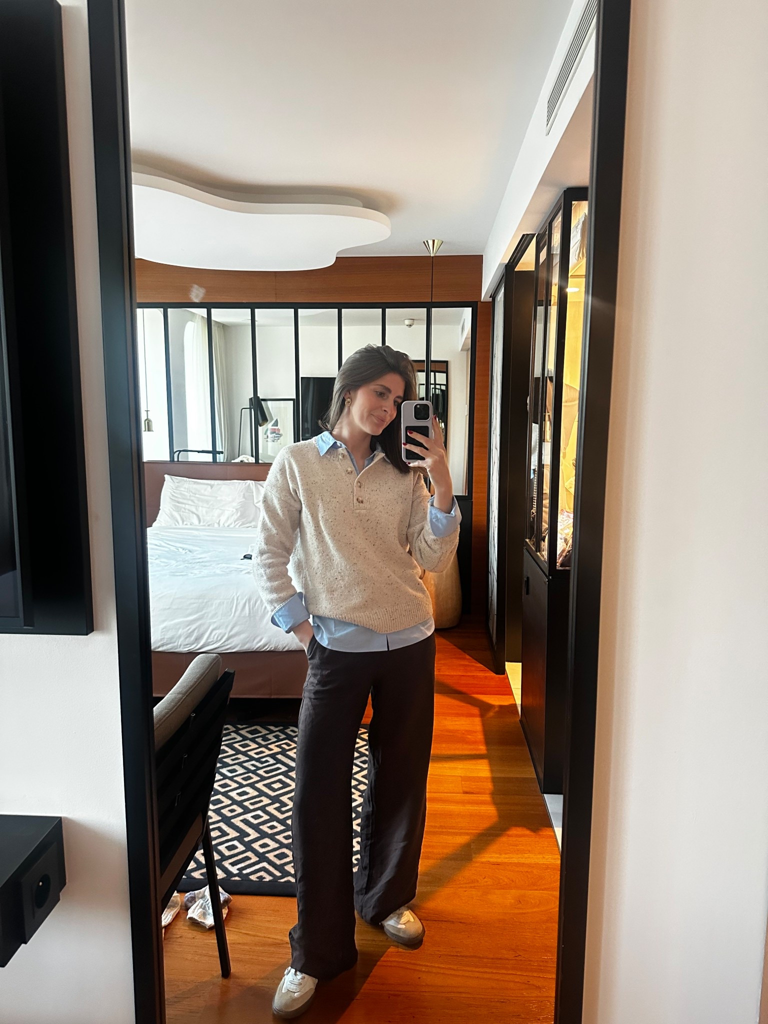 Xs blue button down
Small sweater
XS pants 
Shoes tts 

Spring outfit 
Work wear 
Work fashion 
Linen pants 
Travel outfit 

#LTKootd #LTKWorkwear #LTKSeasonal