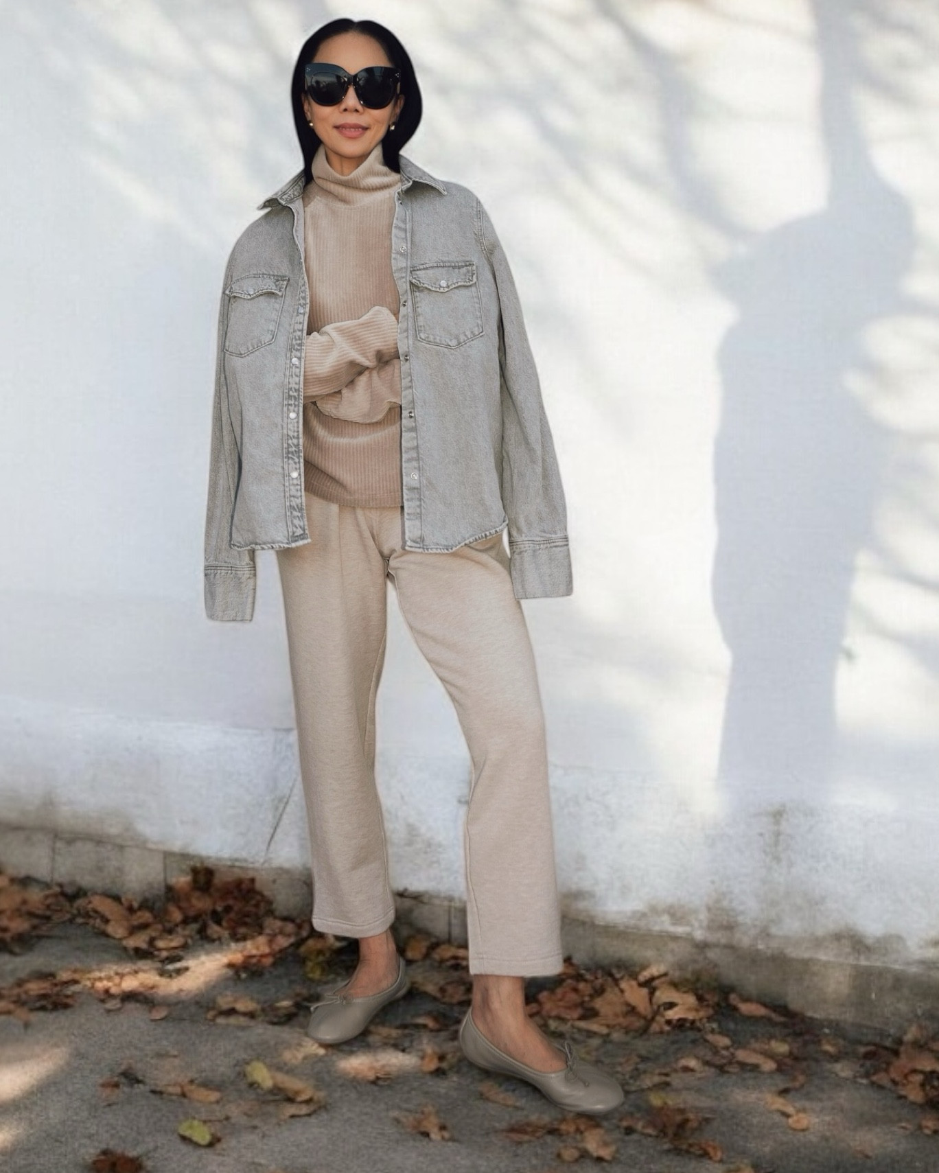 Cozy. Like some good loungewear that looks effortlessly chic outside the house, too. These soft leather flats are super soft and comfortable, I am thinking to get some other colors, too. 💯 recommend! 