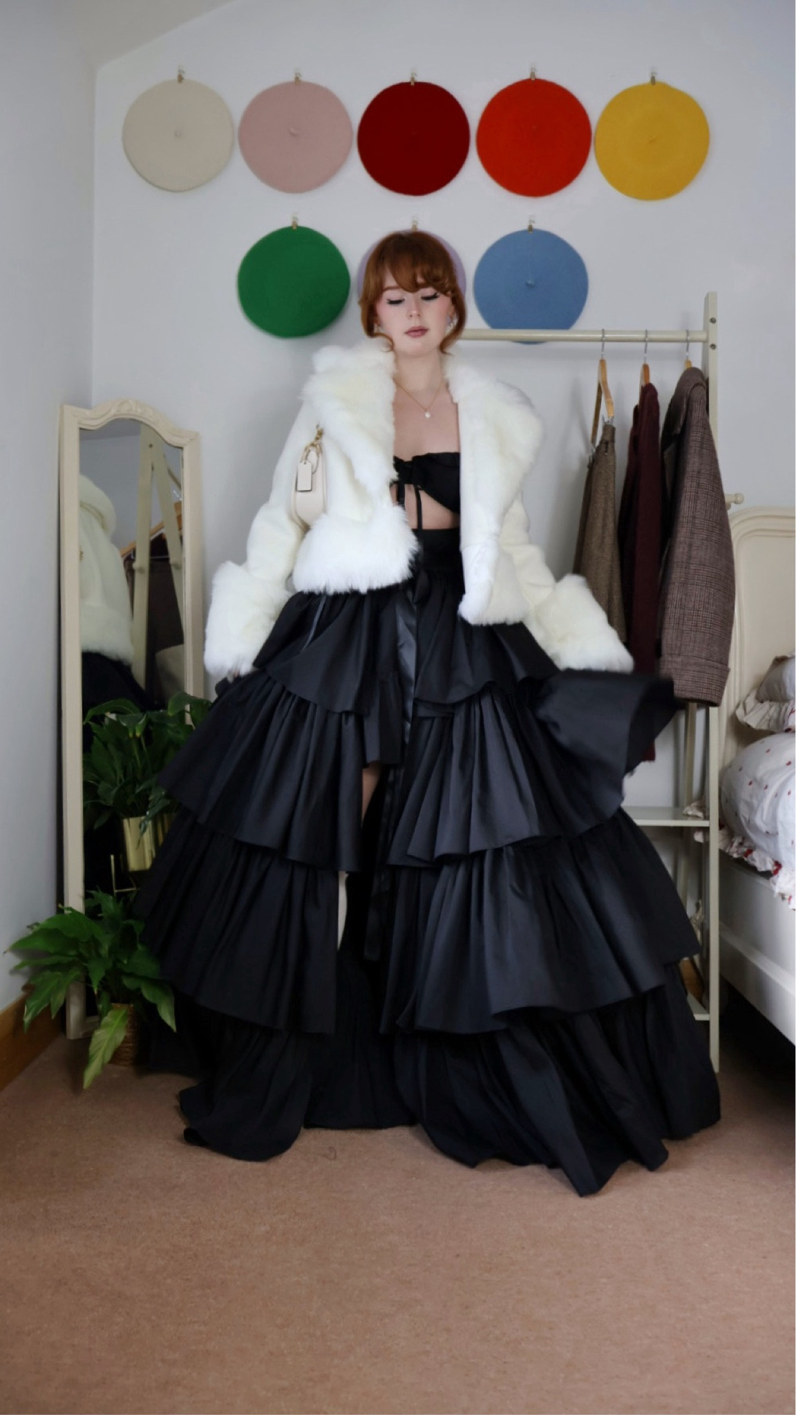 ⛸️🖤

#LTKParties #LTKStyleTip #LTKSeasonal