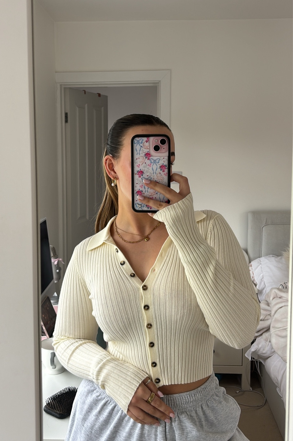 Urban outfitters, Iet frans, Sekonda, Fossil, Oura, Amazon, transitional outfit, transitional style, spring outfit, spring fashion, cream cardigan, knit polo, spring outfits, outfit ideas, style inspiration 

#LTKSeasonal #LTKstyletip #LTKeurope