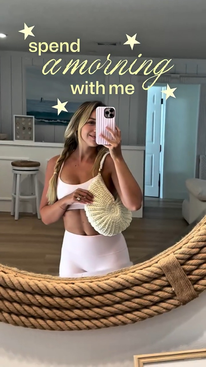 Spend the morning with me 🪽 🧋 🛥️💗 

@runwayreform @drinkwhitecapp @boatbachh 

#pilates #jupiter #runwayreform #pinkboat