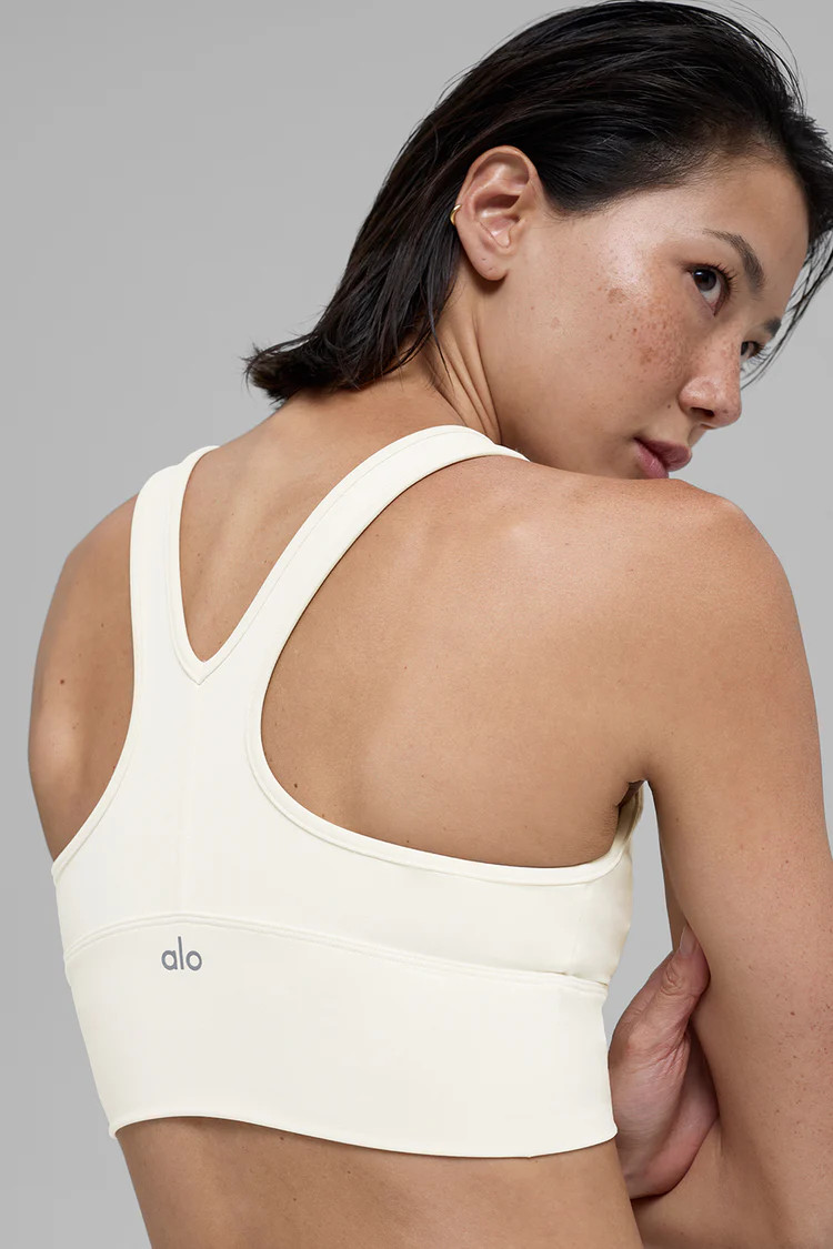 Model is 5'10” wearing SModel is 5'10” wearing SWearing Size SmallModel is 5'10”, with a 32... | Alo Yoga (US)