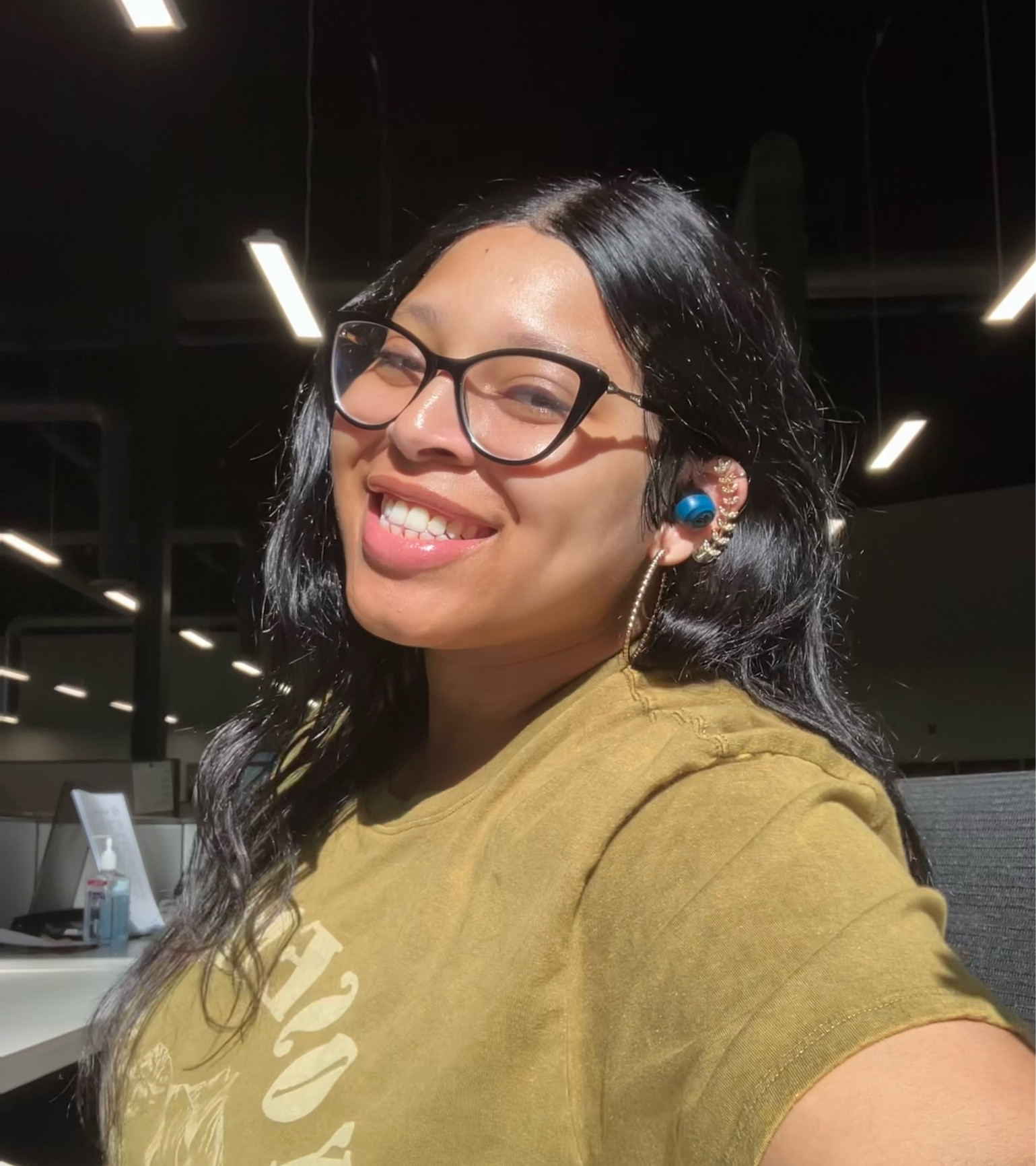 ☀️Happy Monday my people #graphictee #jeanday #fitcheck #chillmonday 