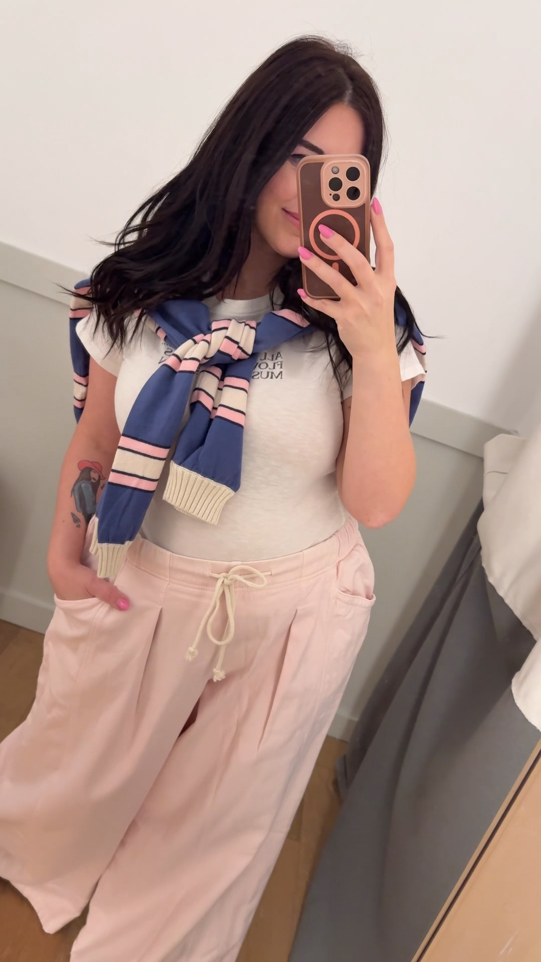 Had to go to aerie to try on the viral Sunday soft striped sweater 💙🩷 it came home with me! 