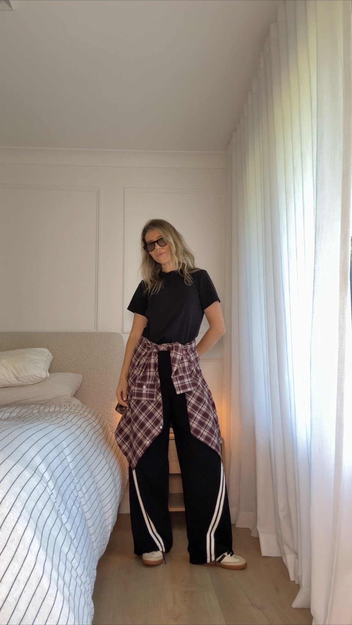 I wear a S tshirt, 6 pants (they’re expensive but soo comfy, a light jersey material not fleece) ❤️