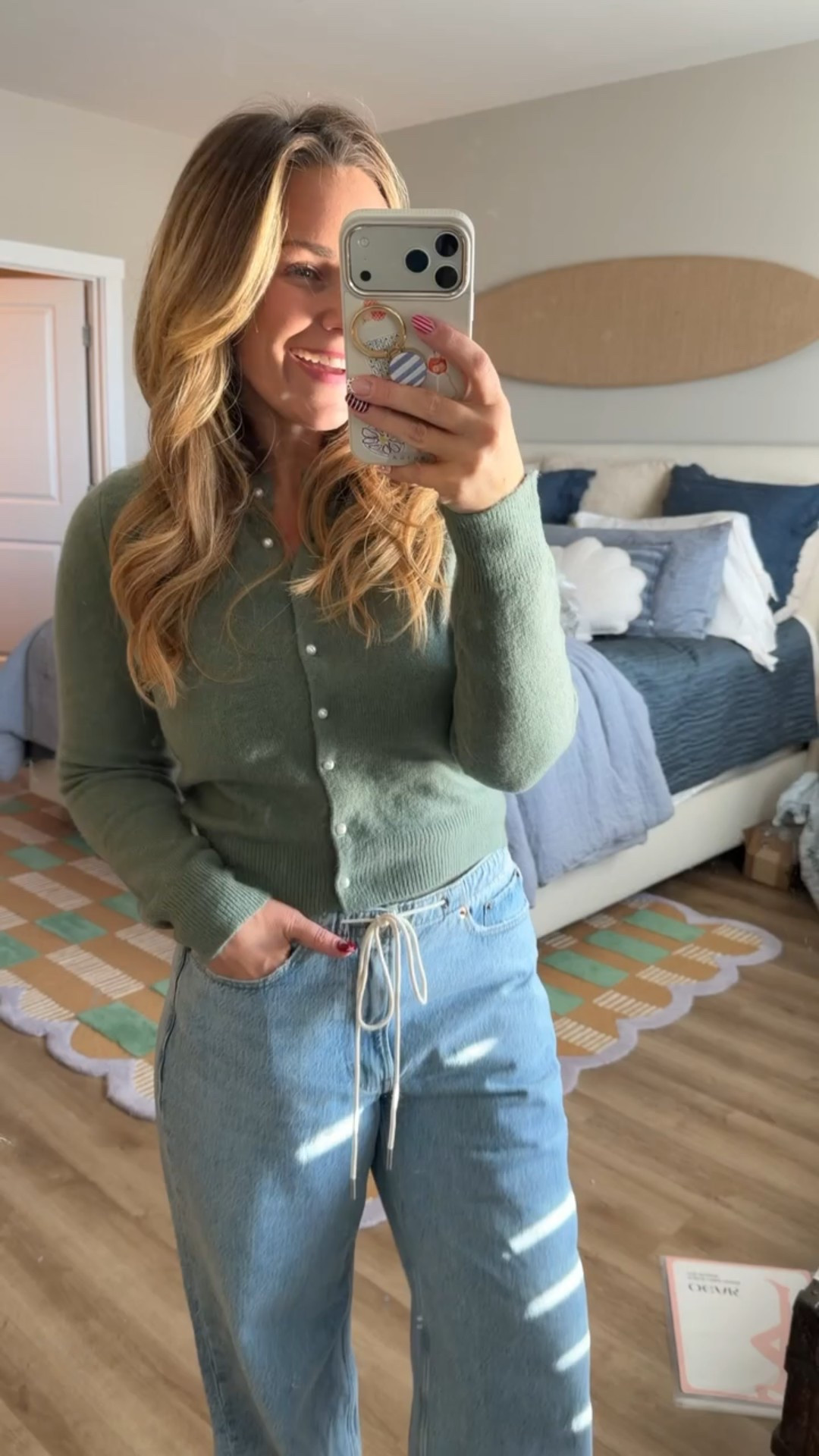 Bus stop ➡️ errands ➡️ couch.

These jeans feel like sweatpants and I will not be taking questions.


#jeans #petitestyle #abercrombie #clairetammaro #petite 

#LTKootd #LTKmomlife #LTKgrwm
