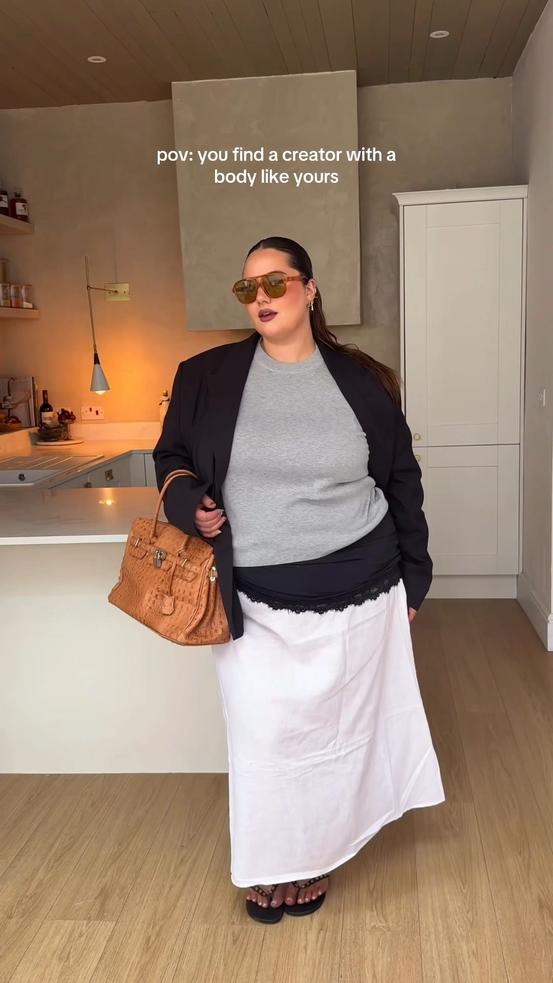 I wear size xl in the sweater & xxl in the skirt & xl in the blazer ✨