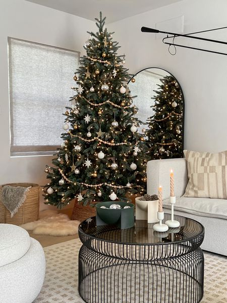 [ad] That first glimpse of Christmas 🤩 Like I waited all year for this, no other feeling like it! A little preview of holiday decor from @allmodern for the upcoming season- linked my favs via @shop.ltk
#AllModernPartner #ModernMadeSimple

