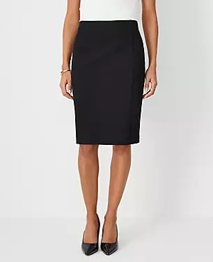 The Seamed Pencil Skirt in Seasonless Stretch - Curvy Fit | Ann Taylor (US)