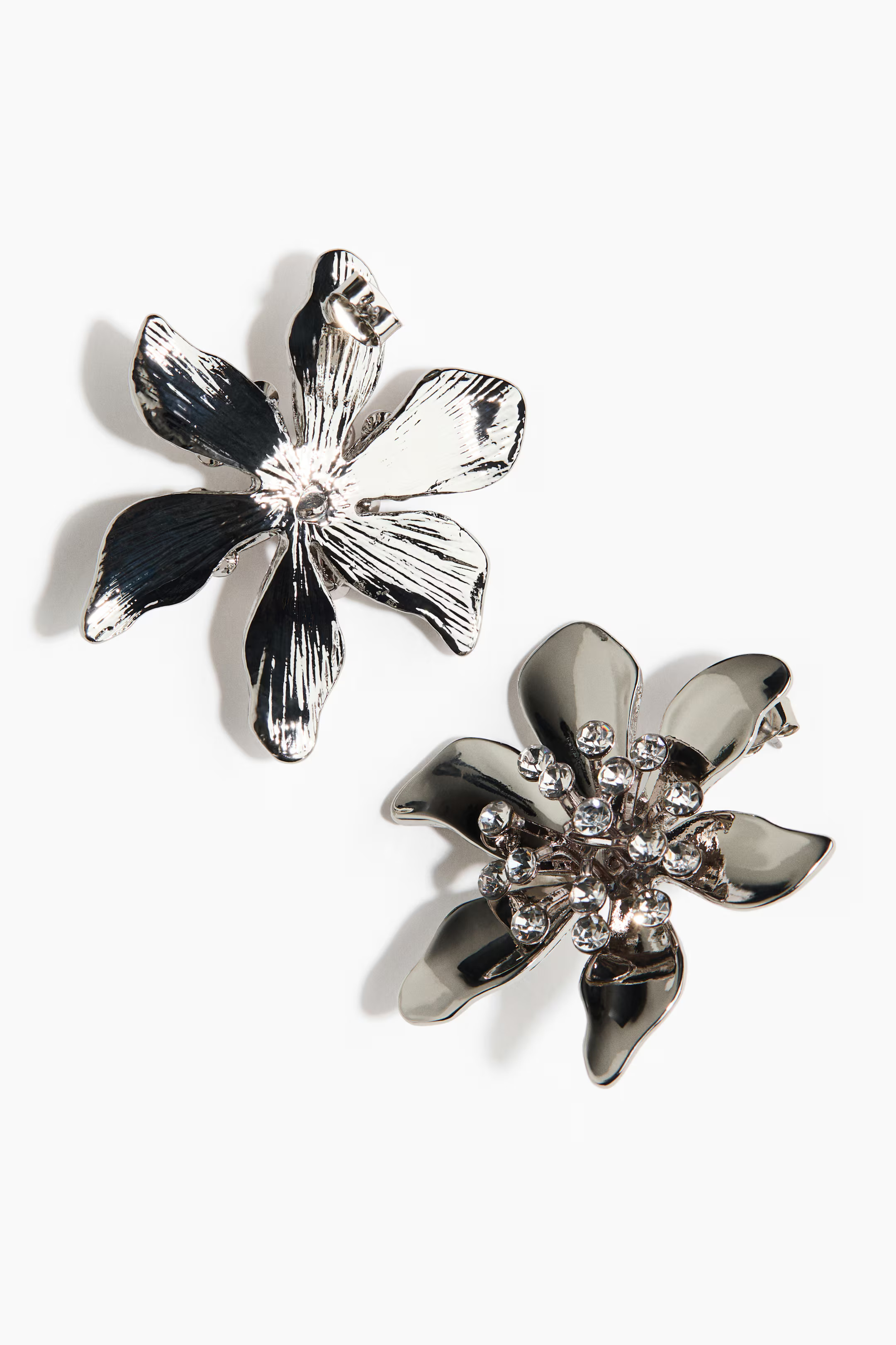 Flower-shaped earrings | H&M (UK, MY, IN, SG, PH, TW, HK)