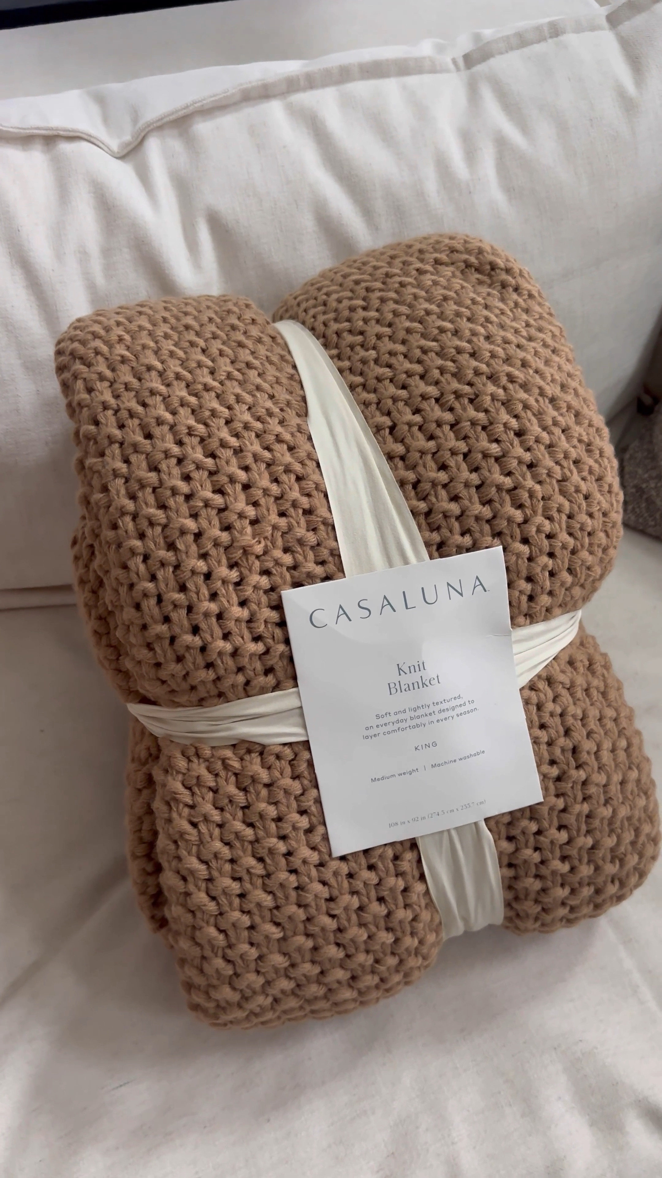 This oversized blanket is so gorgeous and soft! Perfect for fall
cozy nights 🍂🤎

Fall decor
Fall
Autumn decor
Cozy fall decor
Fall throw  
Fall throw blanket 
Casaluna 
Casaluna bedding
Target bedding
Target home
Target throw 

#LTKSeasonal #LTKVideo #LTKHome