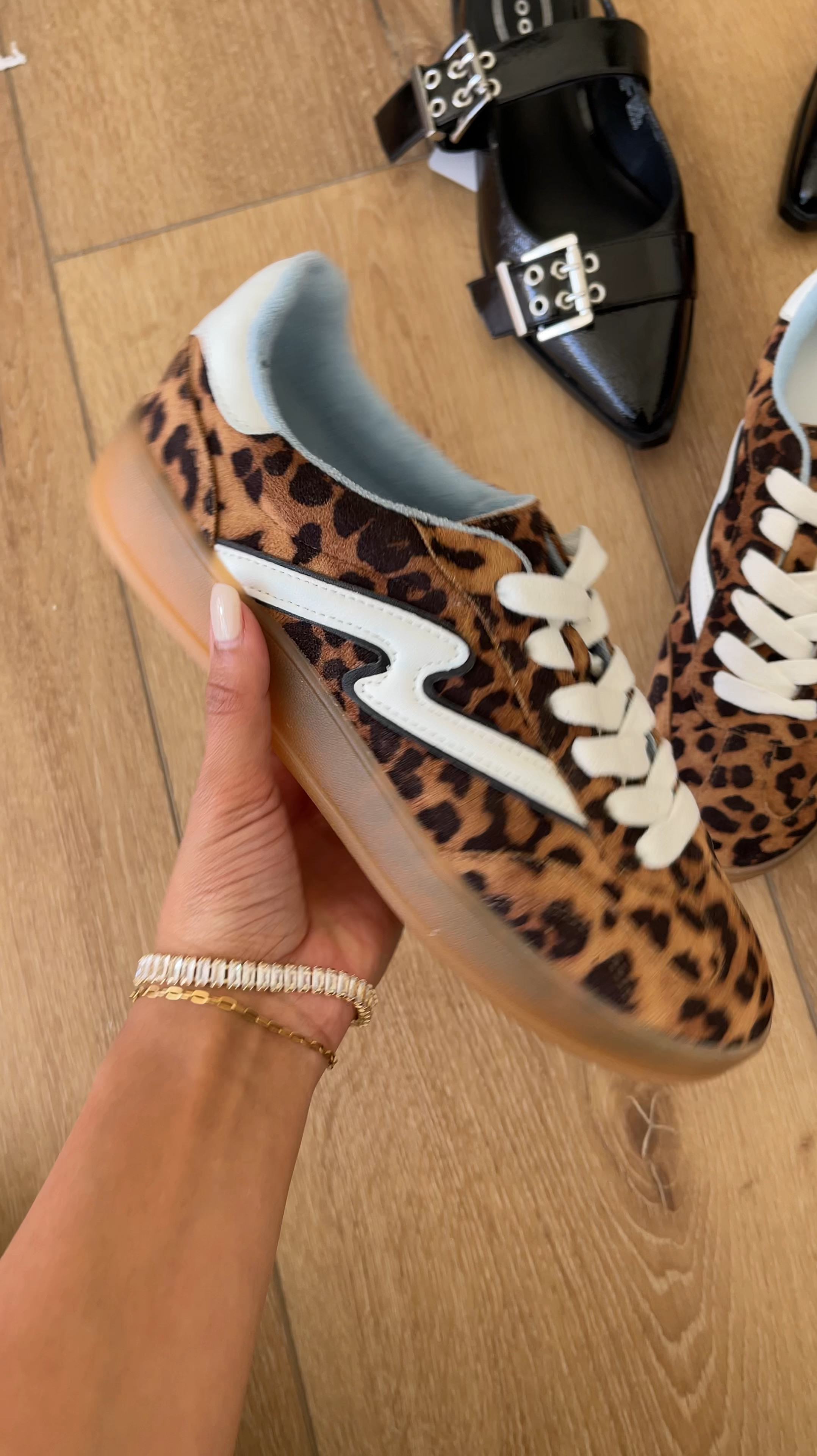 Shop all of these shoes on sale on @walmart! #shoes #walmartfinds #sneakers #flats 


#LTKShoeCrush #LTKFindsUnder50 #LTKSaleAlert