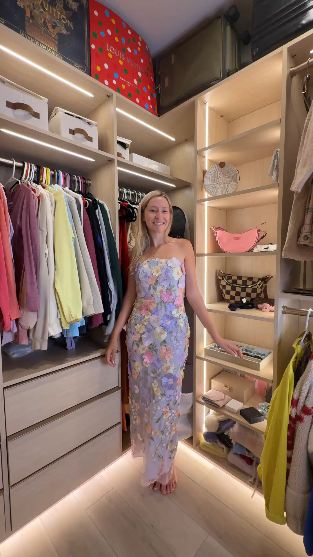 This @Revolve dress would be the cutest summer floral vacation dress or a wedding guest dress! 💐

I’m 5’8” and the medium fits well, just a little extra room in the chest