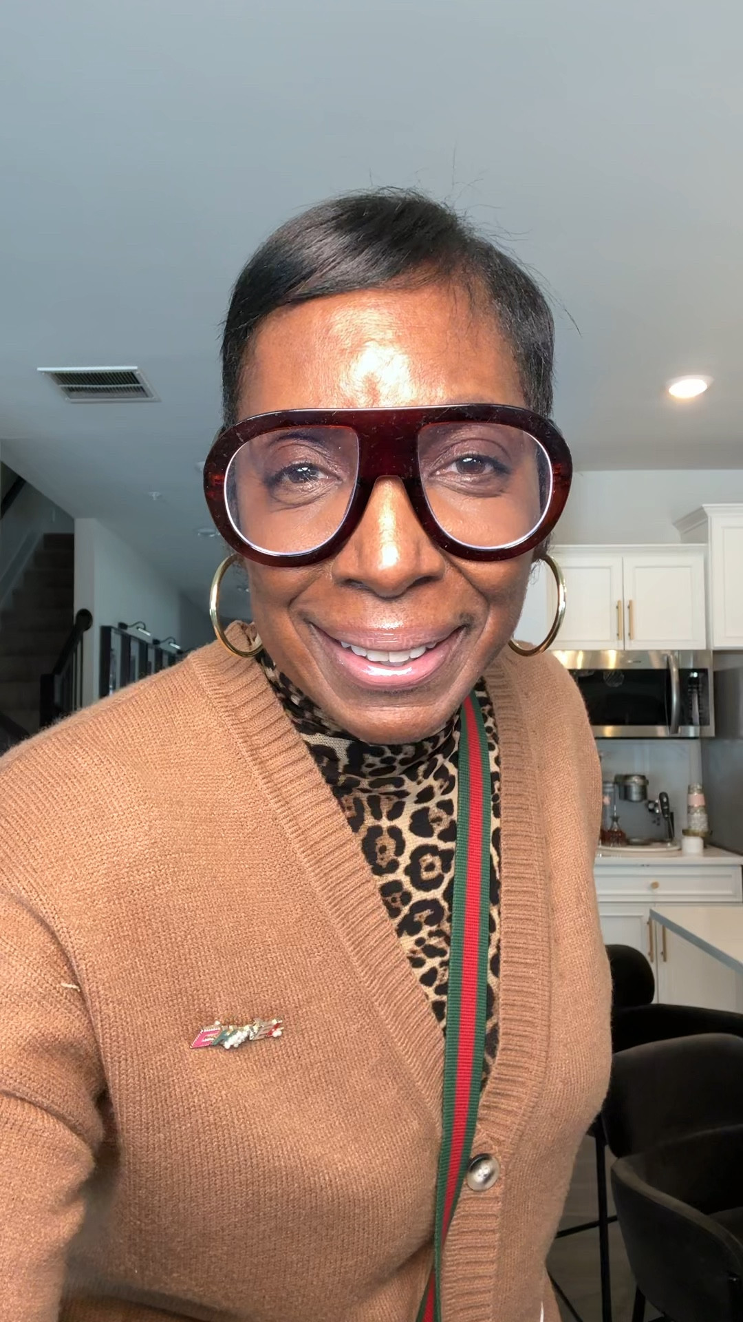 Happy Friday, happy Fridayyy ✨

Quick outfit check 💁🏽‍♀️
Turtleneck + glasses from Amazon (links in my LTK 👀)
Levi’s on the body, Gucci sneakers on the feet, and my Gucci bag—period 🖤

Accessories going crazy today—chunky ring from TikTok Shop, plus my David Yurman and Lagos pieces. And yes ma’am, we mixing metals… gold + silver = ALWAYS a vibe ✨

Finished it off with my grandmother’s button 🤍

And this glow?? You already know… Glotion by L’Oréal Paris ✨
And don’t forget… have an amazing day on purpose 💫

Peace ✌🏽

#FridayVibes #OutfitCheck #DMVStyle #LuxuryOnABudget 