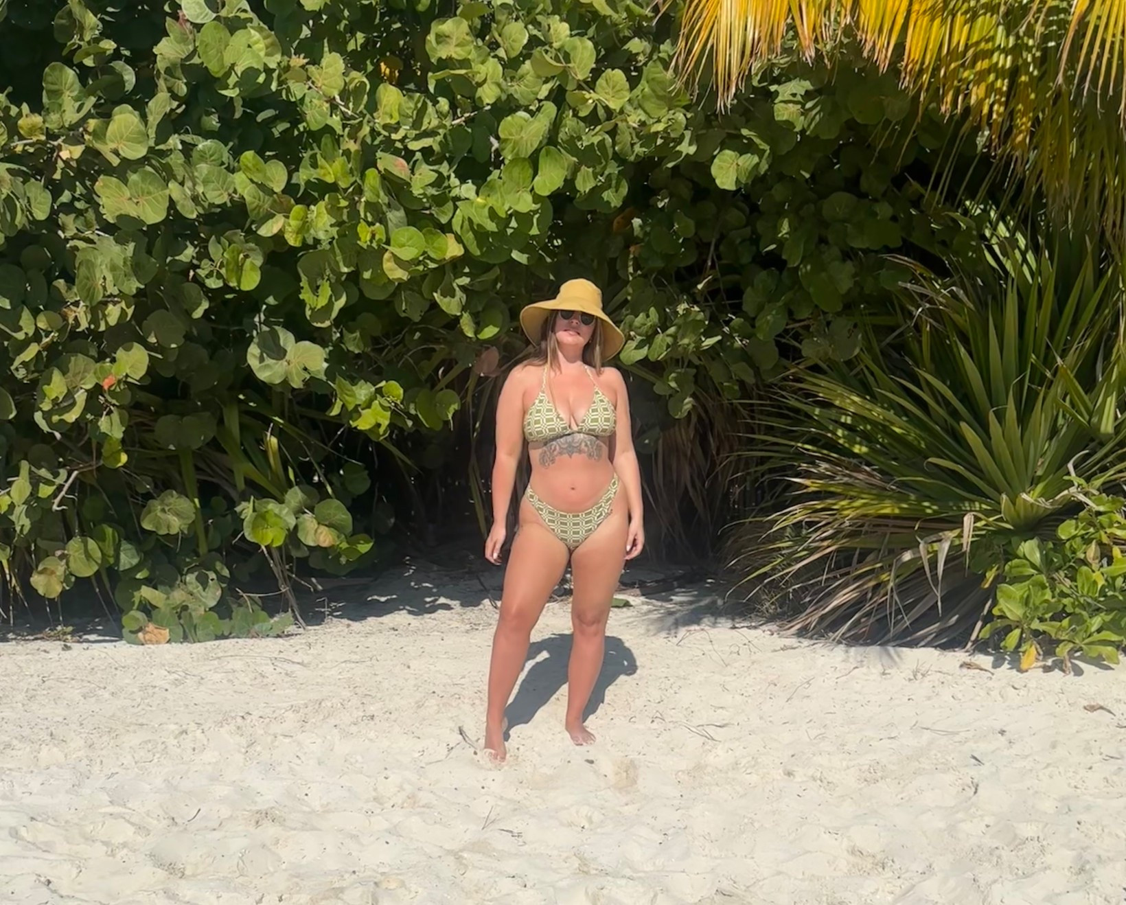 @Aerie vacation outfit 
Wearing a large in the top and bottom 