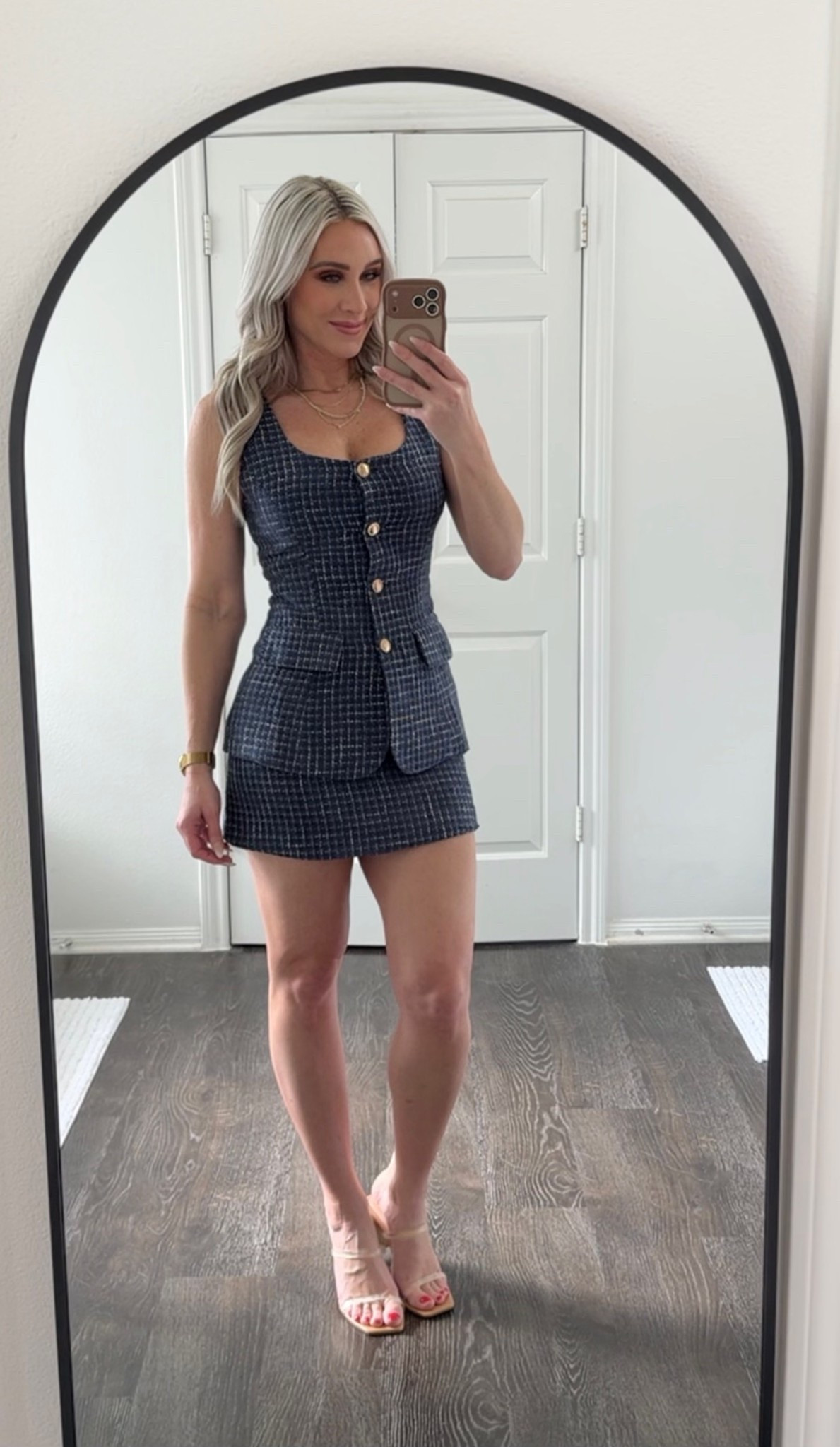 This dress is giving classy boss babe vibes! 

Code: DANNA35 is good through 1/31 on their entire site. 



#LTKWorkwear #LTKFindsUnder50 #LTKootd