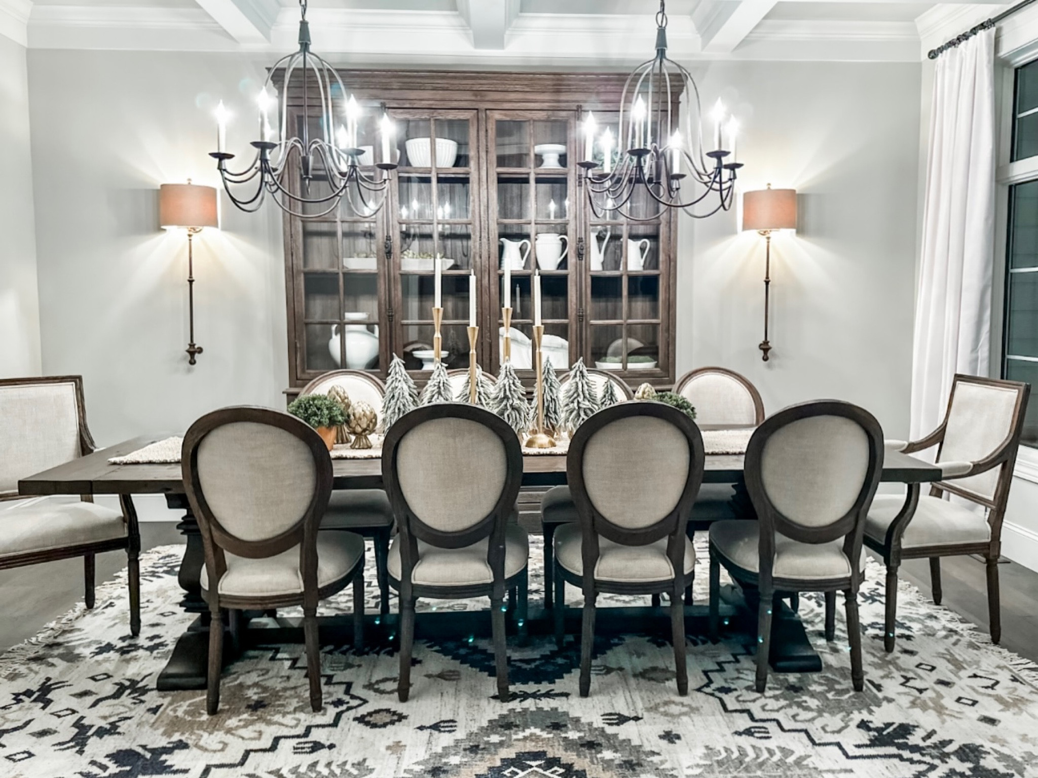 A functional and festive dining room is key for any holiday gathering 🎄

#LTKhome #LTKHoliday #LTKSeasonal