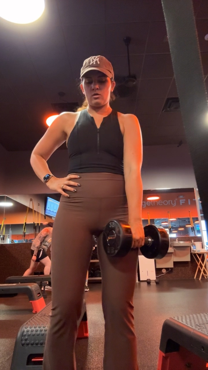 Workout fit ❤️❤️❤️ love how these leggings fit. Keep the biscuits in and stay up 👏🏼 

#LTKFitness #LTKVideo #LTKActive