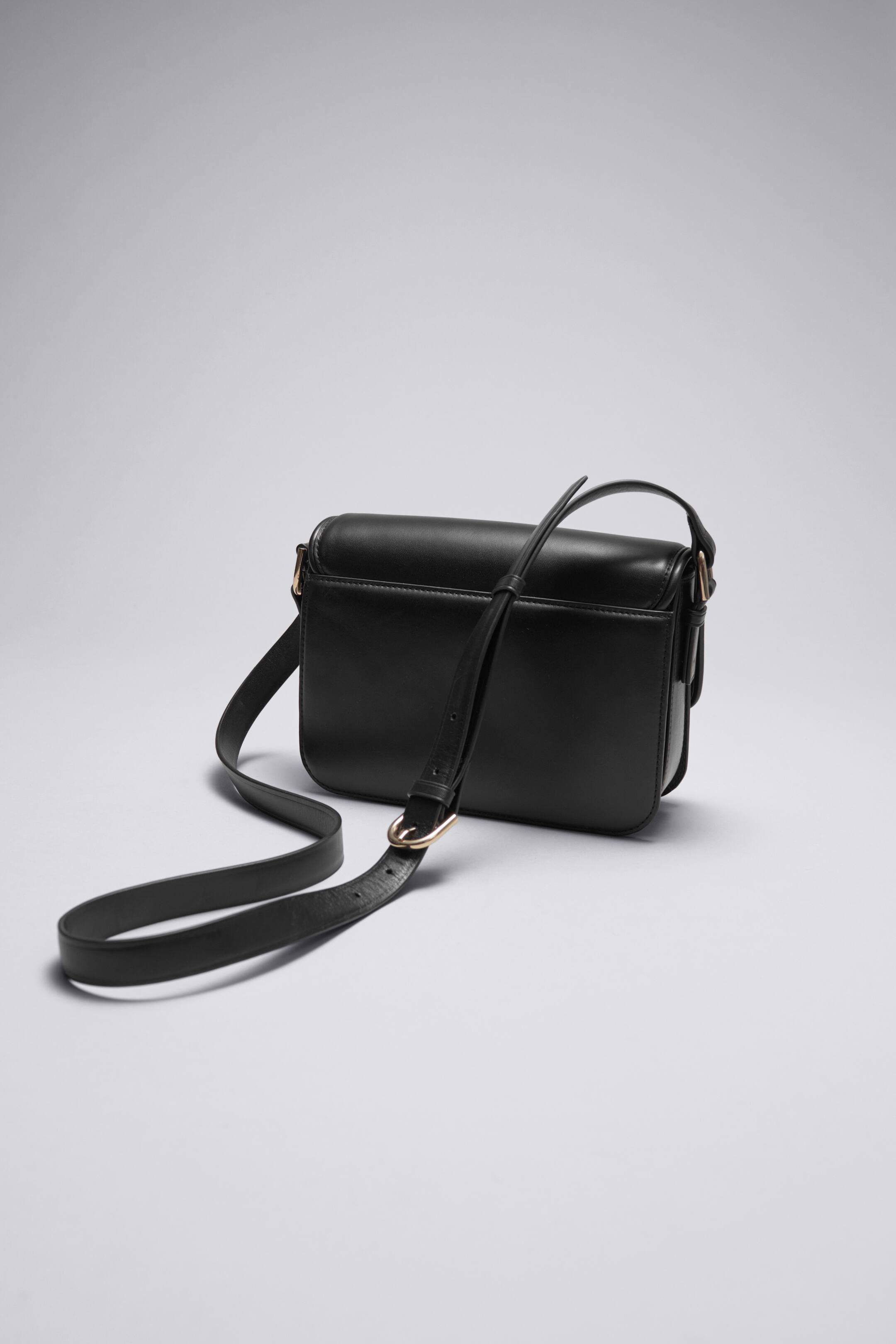 Sculptural Buckle Leather Bag | H&M (UK, MY, IN, SG, PH, TW, HK)