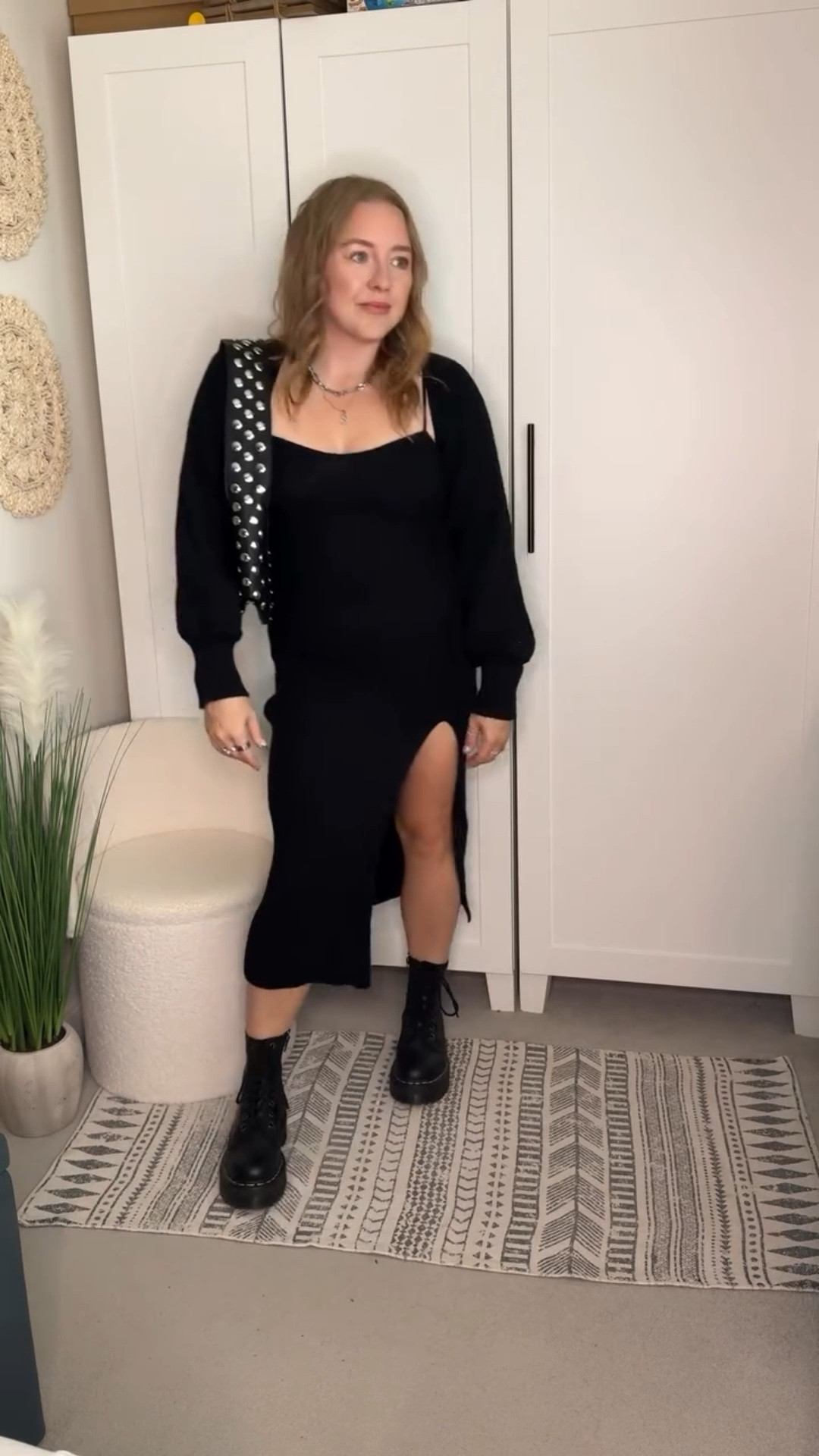 4/30 autumn outfits 

I’m sorry but this knitted dress and shrug set is the one 🖤

#cider #ciderfashion #knitteddress #over30style #autumnstyle #autumnoutfitideas #autumnoutfits #drmarten #drmartensstyle