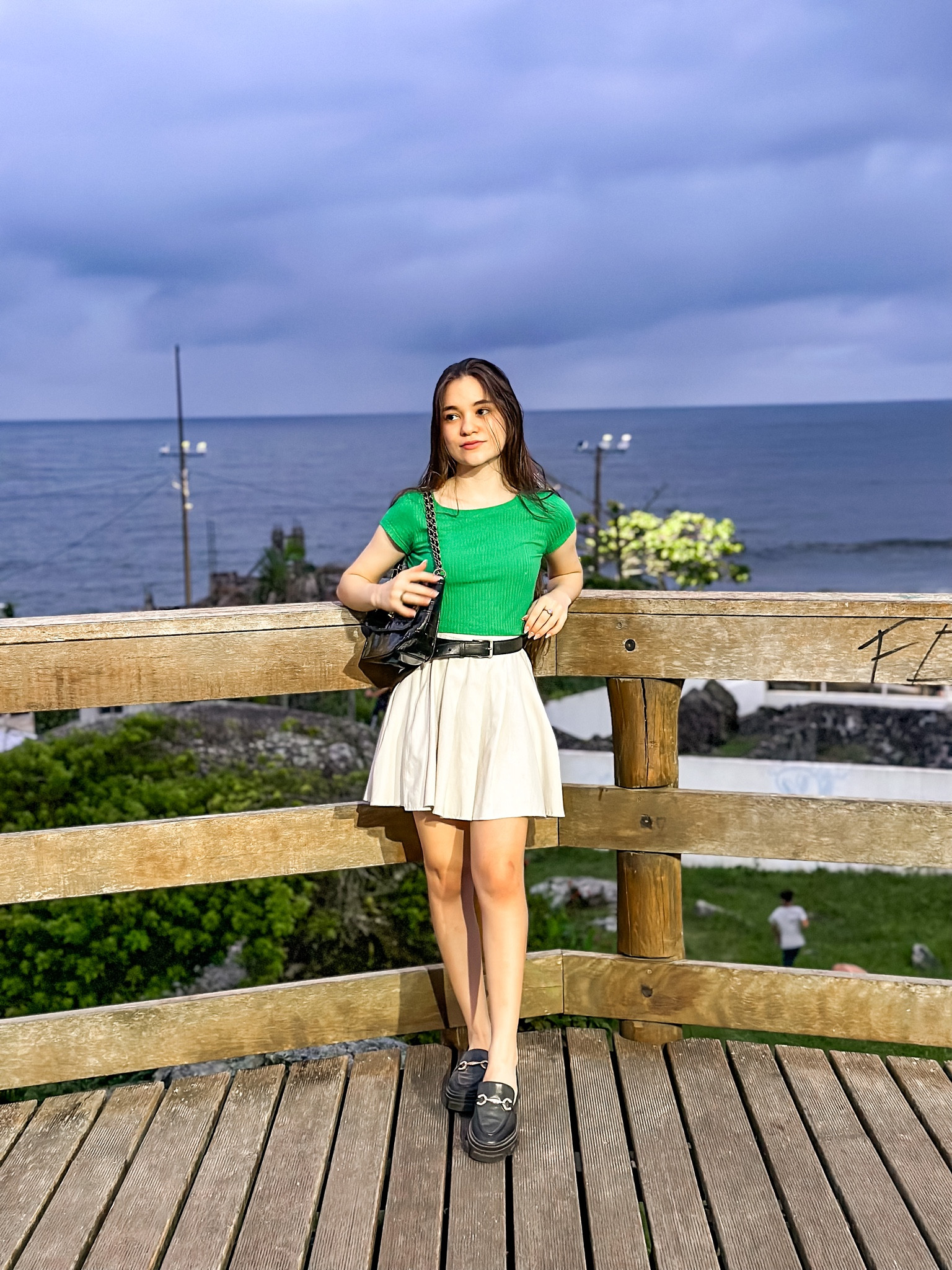 Look com saia de pregas e blusa verde, coloquei várias opções de valores diferentes aqui a baixo! 

#LTKbrasil