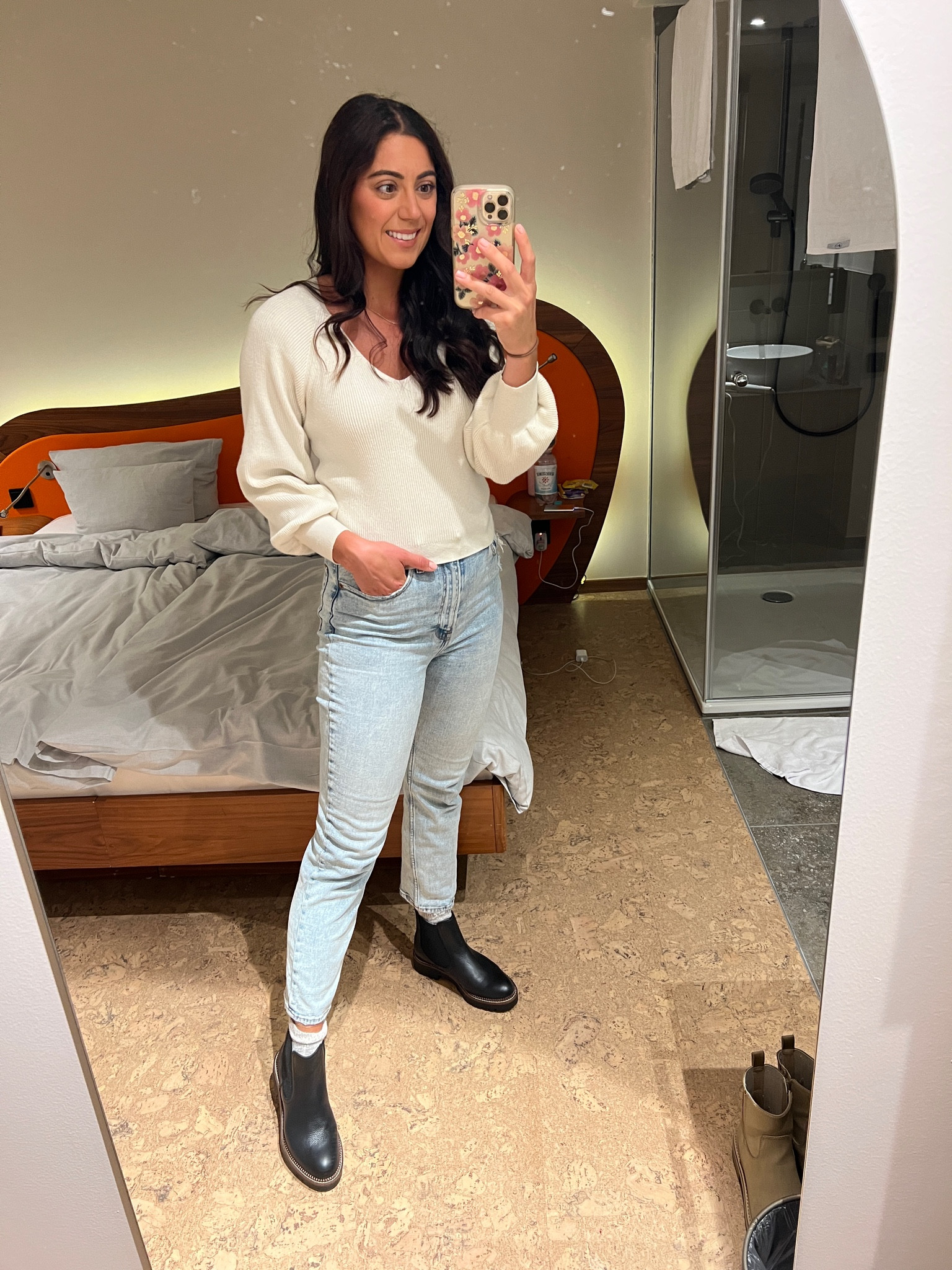 Neutral fall outfit

Fall style, straight legs jeans, chelsea boots, casual fall outfit

#LTKunder100 #LTKshoecrush #LTKSeasonal