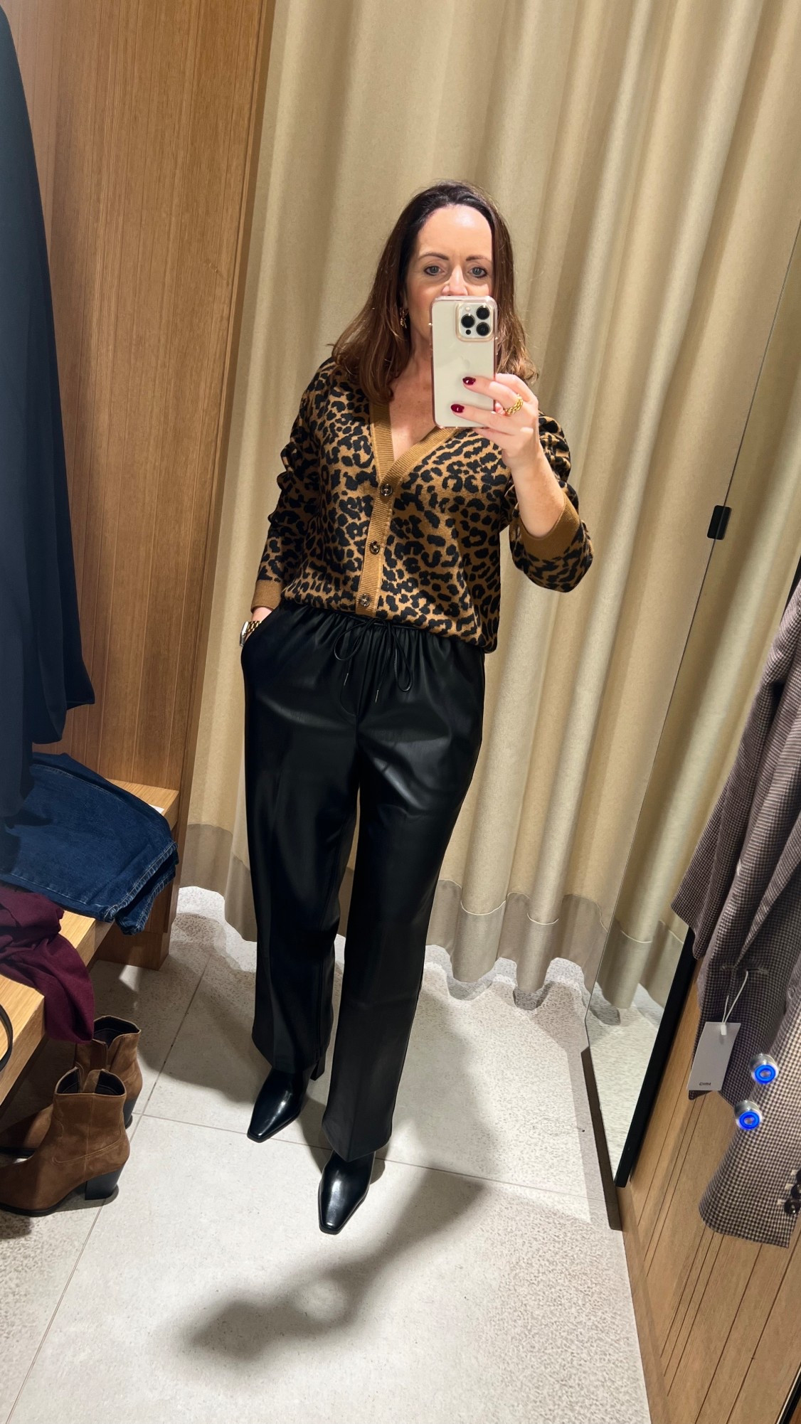I’m loving this leopard print structured cardigan paired with faux leather jogger style trousers - the perfect mix of bold and polished. The sleek black boots create an  elongating effect - add a layer with a  blazer for work or evening drinks.
A timeless combo that works beautifully for midlife women who want comfort and confidence with impact 🐆✨

#LTKautumn #LTKover50style #LTKuk