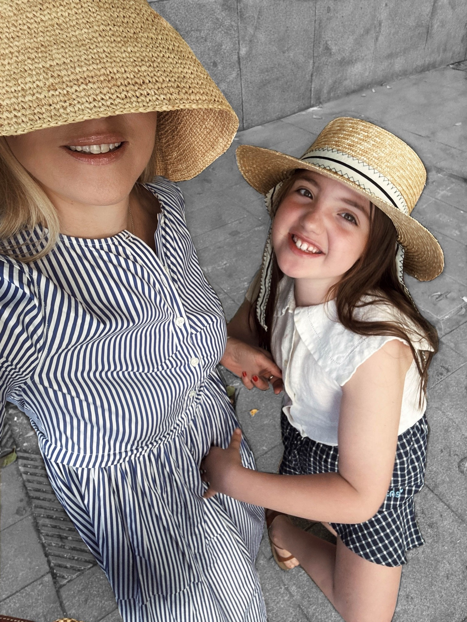 Ella. Que me esperó despierta hasta la una de la mañana a que llegara de viaje. Mirando por la ventana a ver si aparecía. Que bonito que te reciban así 🤍
.
.
.
.

#LTKespana #LTKeurope #LTKkids