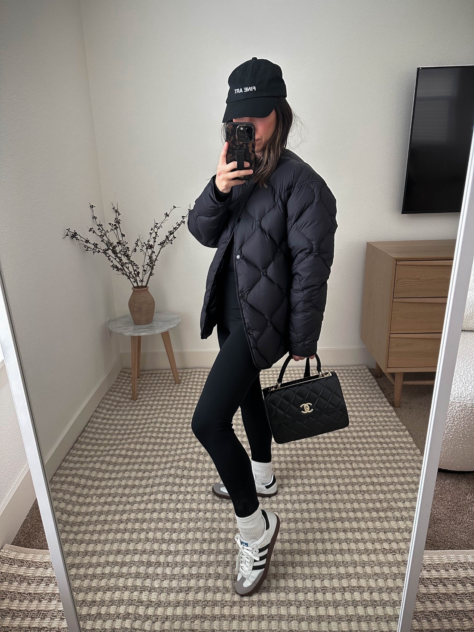 Old winter outfits I’d rewear. 

Coat - Rag & Bone xxs (old)
Sweatshirt - Sweaty Betty xs (old)
Leggings - Zella xs
Socks - Hanes
Sneakers - Adidas Samba 4.5 men’s. 
Hat - Outsider Supply (old) 
Bag - Chanel Trendy

Petite style, winter outfits, winter style 

#LTKSeasonal #LTKootd #LTKPetite