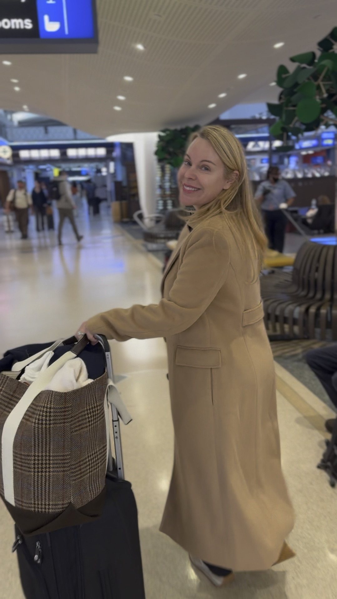 The only coat I packed for Paris!  It’s so good and not scratchy!  

#LTKVideo #LTKStyleTip #LTKOver40