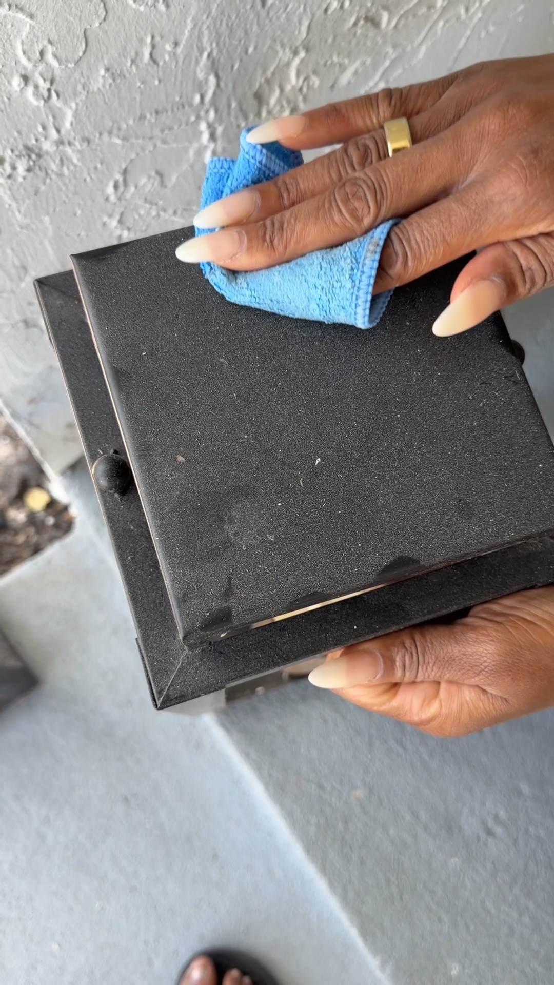 Scroll to shop! ✨ These outdoor restorer wipes brought my patio furniture back to life.

Product: Outdoor Restorer Wipes

Desliza para comprar. ✨ Estas toallitas restauradoras dejaron mis muebles de exterior como nuevos.

Producto: Toallitas restauradoras para exteriores

📲 Download the free LTK app & follow me @kirasfashionfinds to shop all my daily finds.

#LTKHome #LTKvlog #LTKdayinmylife