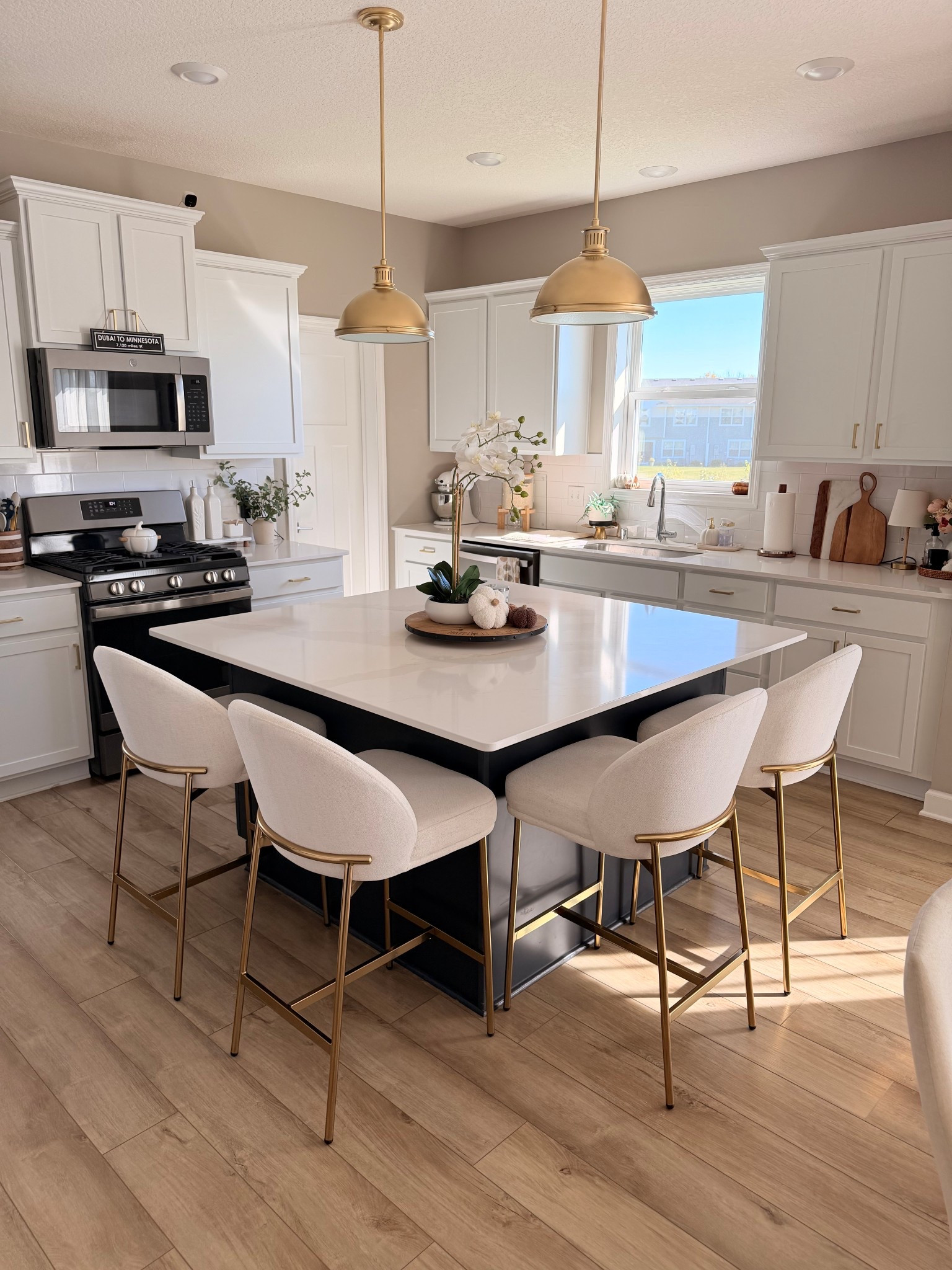 In love with my new counter stools 🤩