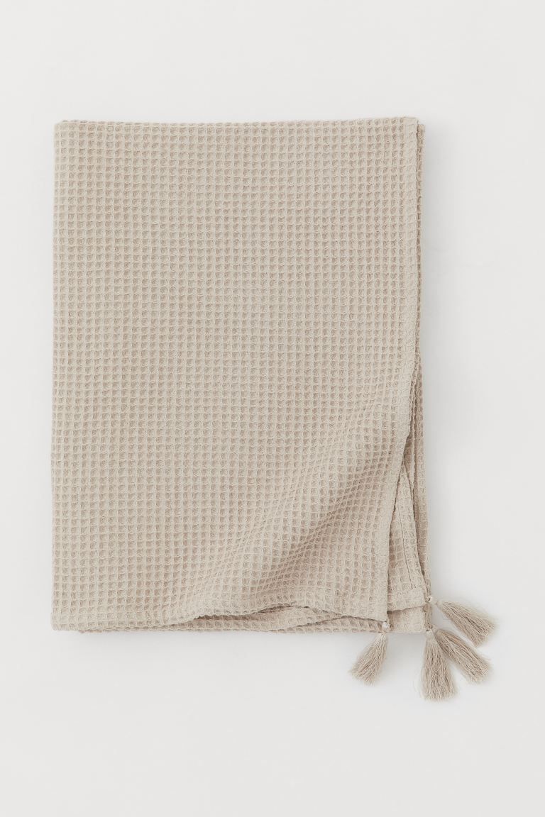 Throw in soft, waffled cotton fabric with tassels at each corner. | H&M (US + CA)